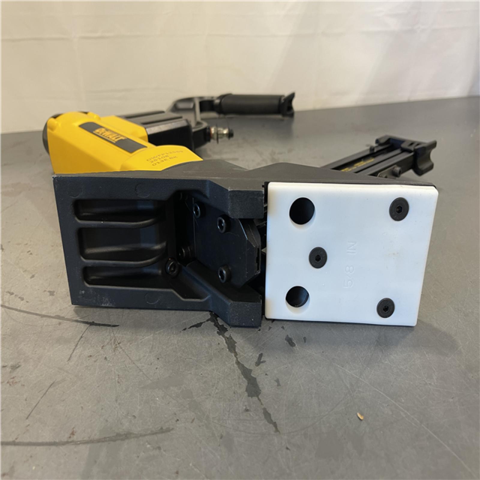 AS-IS - DeWalt 2-in-1 Pneumatic 15.5-Gauge and 16-Gauge Flooring Tool