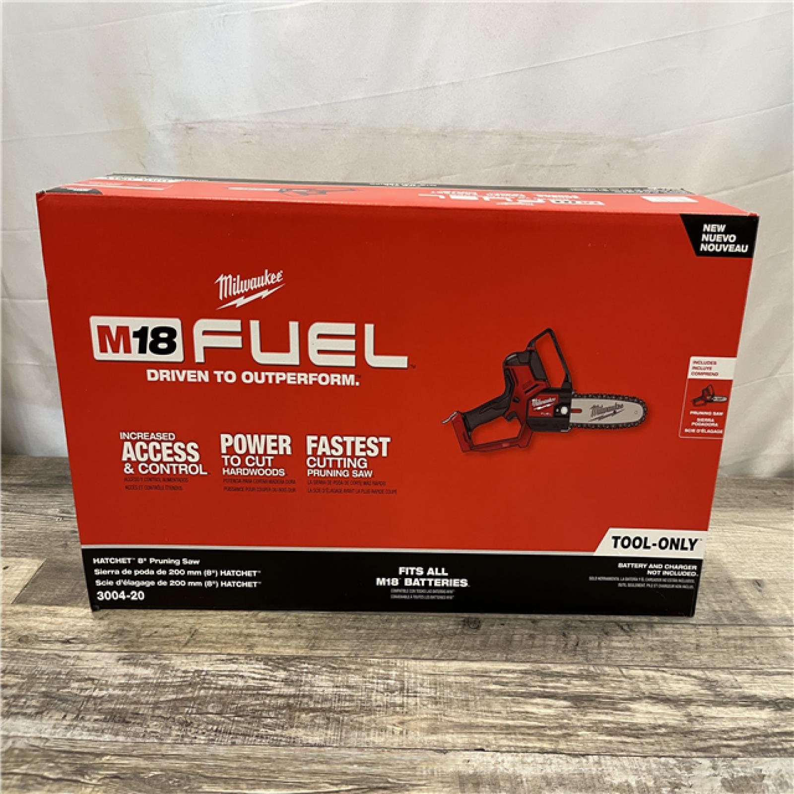 NEW - Milwaukee FUEL 18V Lithium-Ion Brushless Cordless 8 in. HATCHET Pruning Saw (Tool-Only)