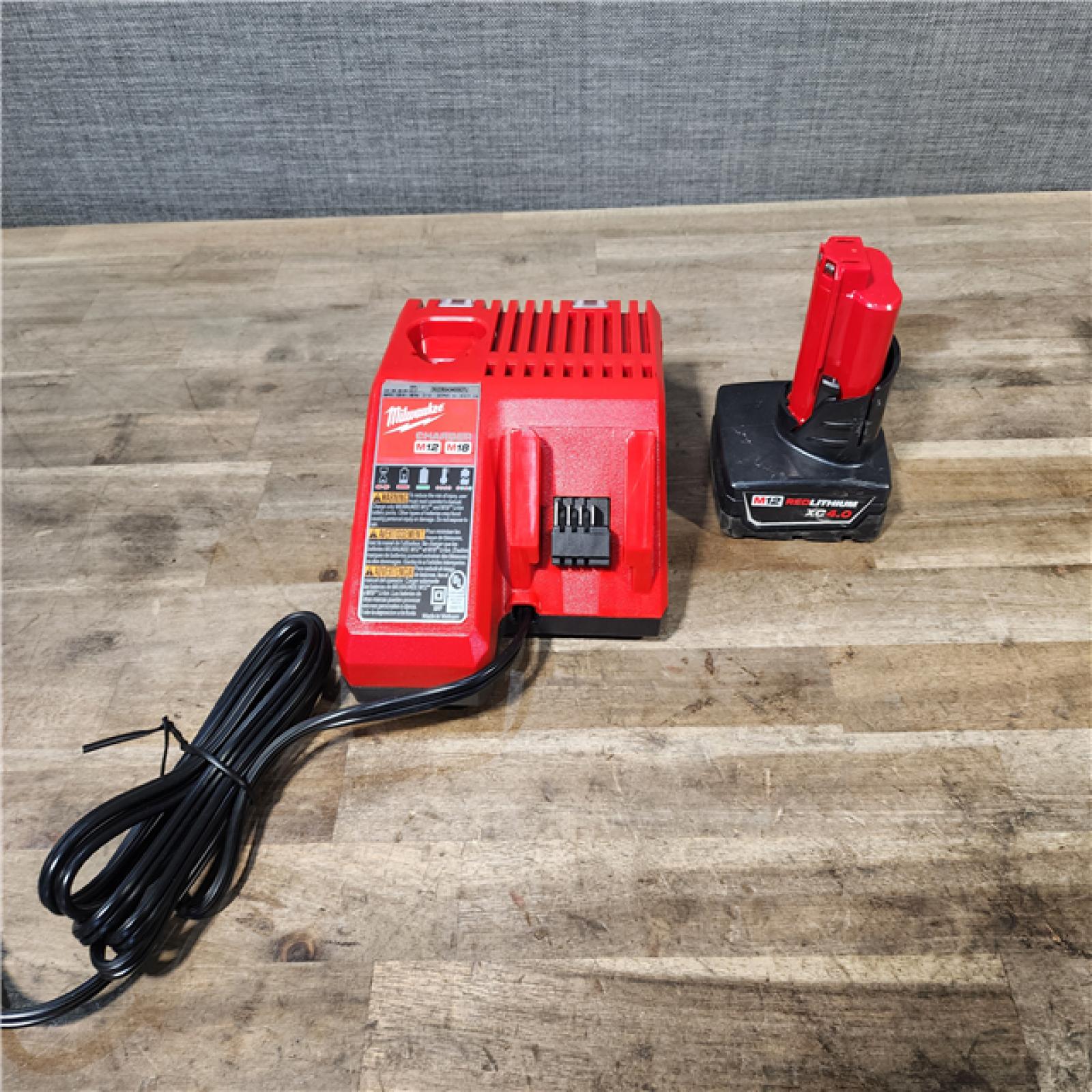 HOUSTON LOCATION - AS-IS Milwaukee Green 125 Ft. Cross Line and Plumb Points Laser Level Kit