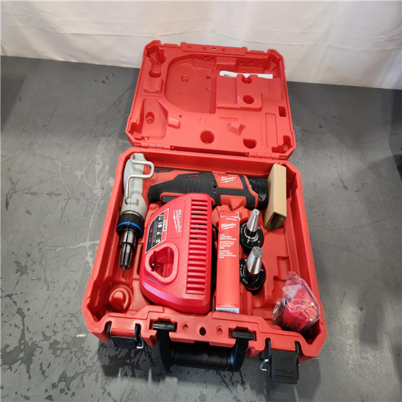 AS-IS- Milwaukee M12 Cordless PEX Expansion Tool Kit