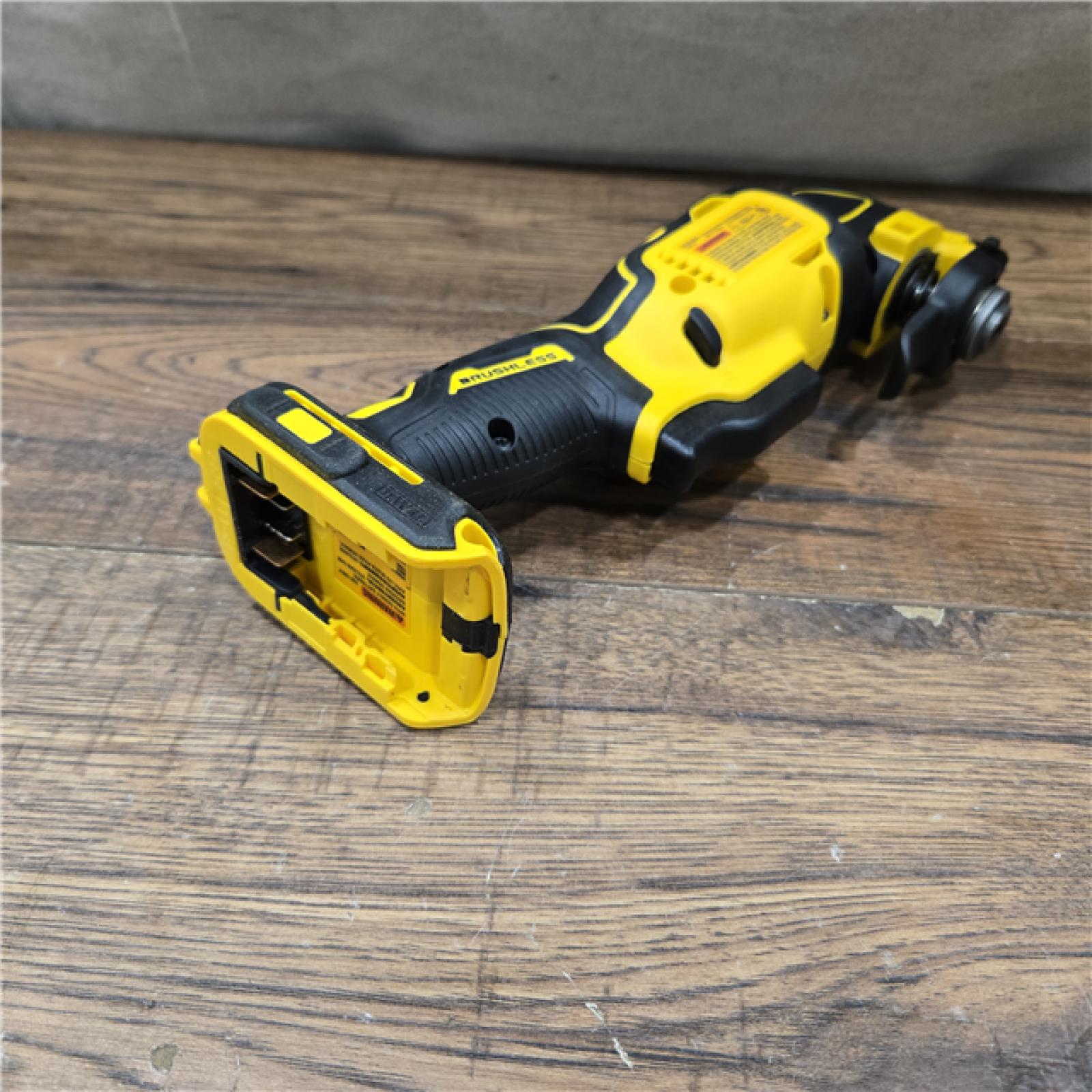 AS-IS DEWALT 20-Volt MAX Lithium-Ion Cordless Brushless Oscillating Tool Kit