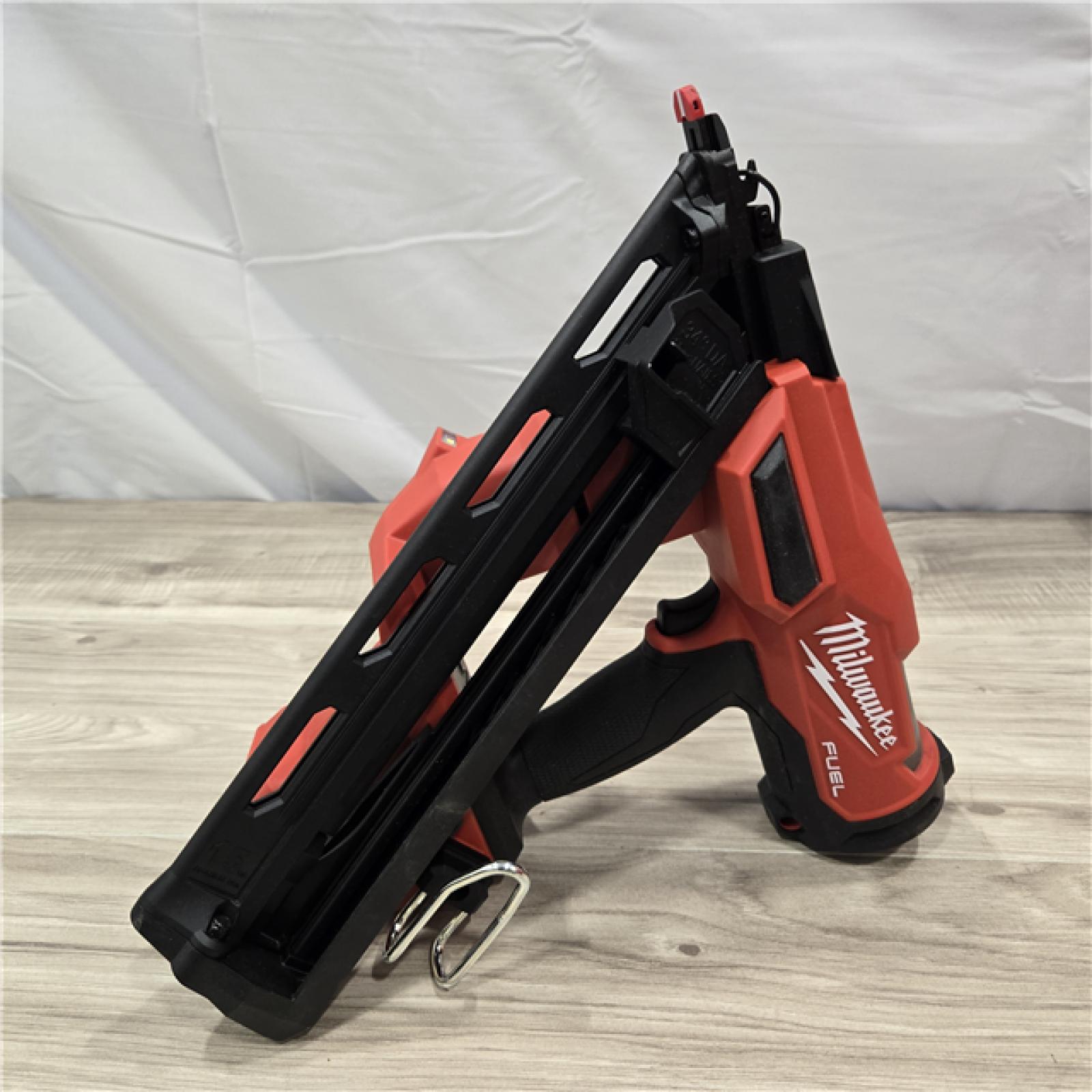 GOOD! - Milwaukee 2839-20 M18 FUEL 15 Ga. 18V Angled Finish Nailer (TOOL ONLY)