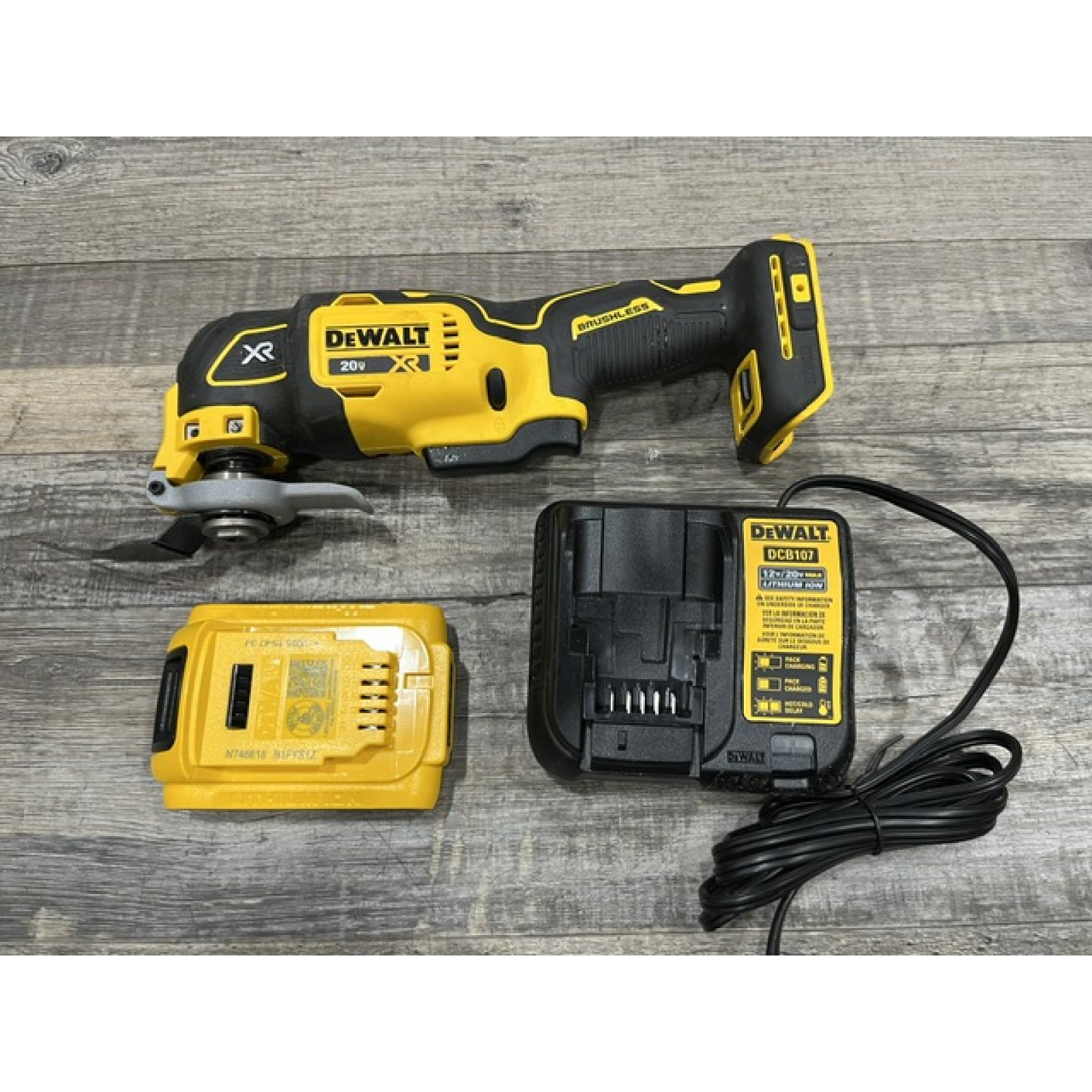 AS-IS DEWALT 20V MAX XR Cordless Brushless 3-Speed Oscillating Multi Tool Kit