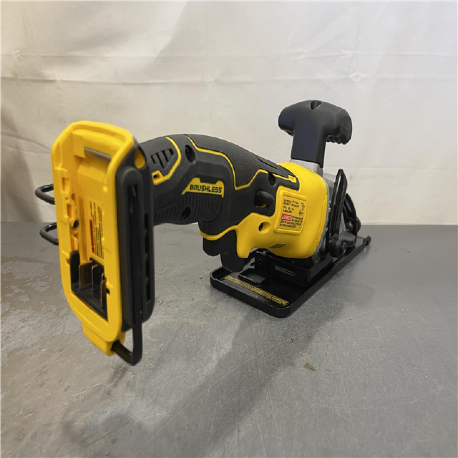 AS-IS - DEWALT ATOMIC 20V MAX Cordless Brushless 4-1/2 in. Circular Saw