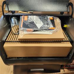 Phoenix Location LIKE NEW Traeger Ironwood 885 Wi-Fi Pellet Grill and Smoker in Black