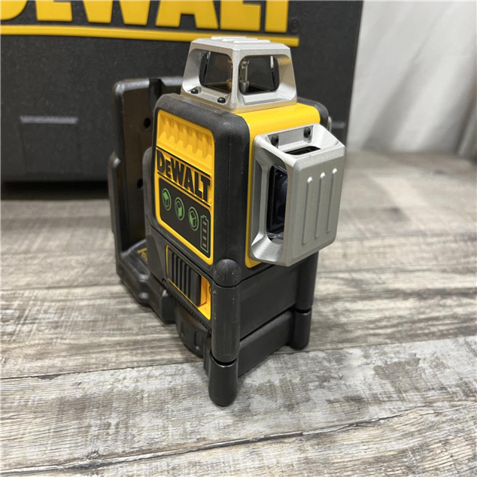 AS-IS DEWALT 12V MAX Lithium-Ion 100 ft. Green Self-Leveling 3-Beam 360 Degree Laser Level Kit