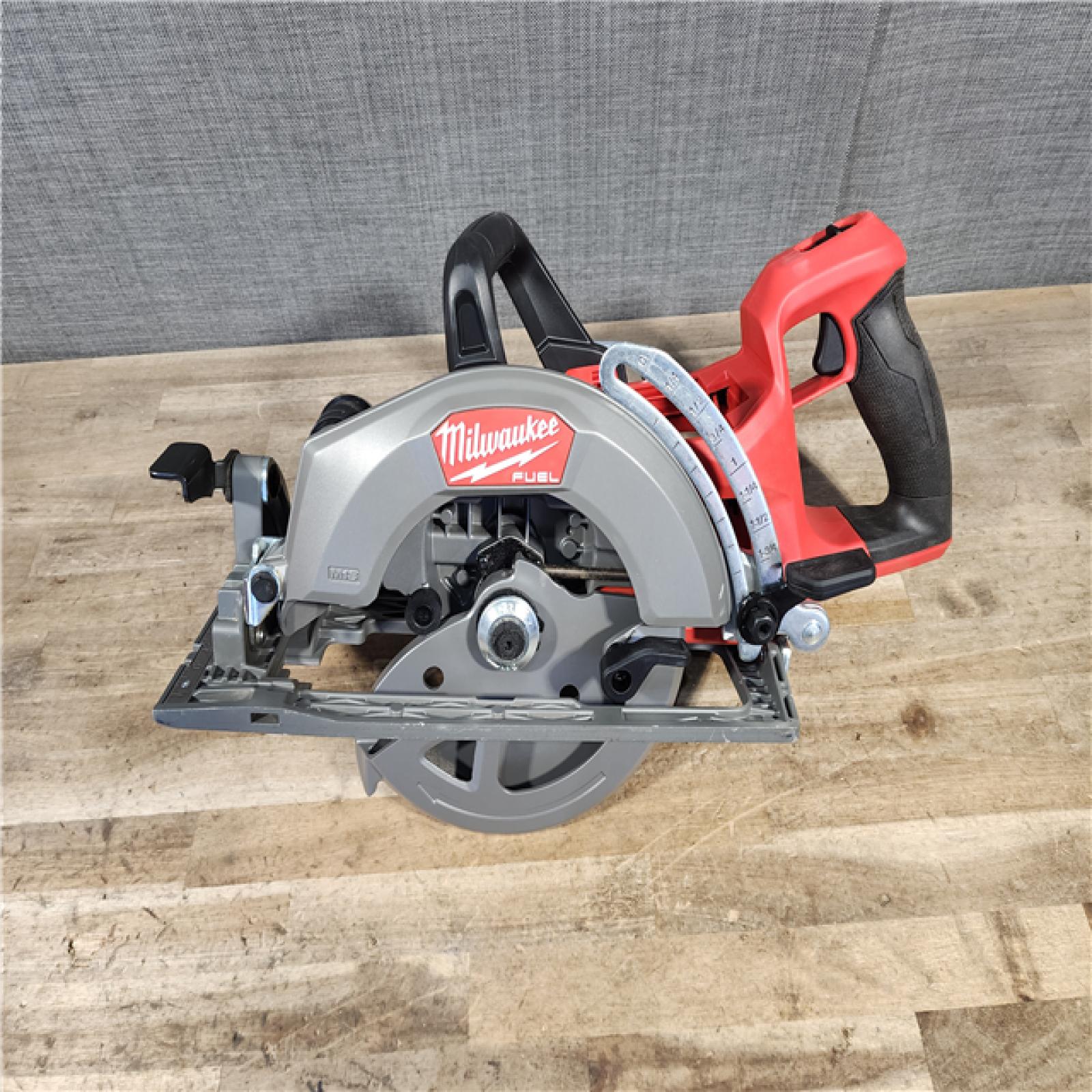 HOUSTON LOCATION - AS-IS Milwaukee FUEL 18V Lithium-Ion Cordless 7-1/4 in. Rear Handle Circular Saw (Tool-Only)