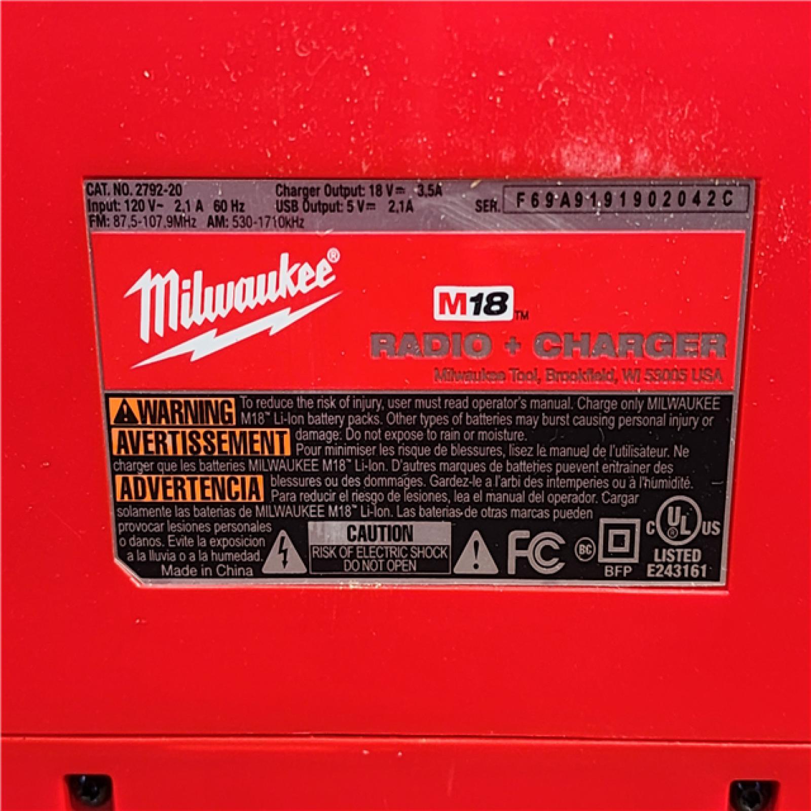 HOUSTON LOCATION - AS-IS M18 Lithium-Ion Cordless Jobsite Radio/Charger (TOOL ONLY)