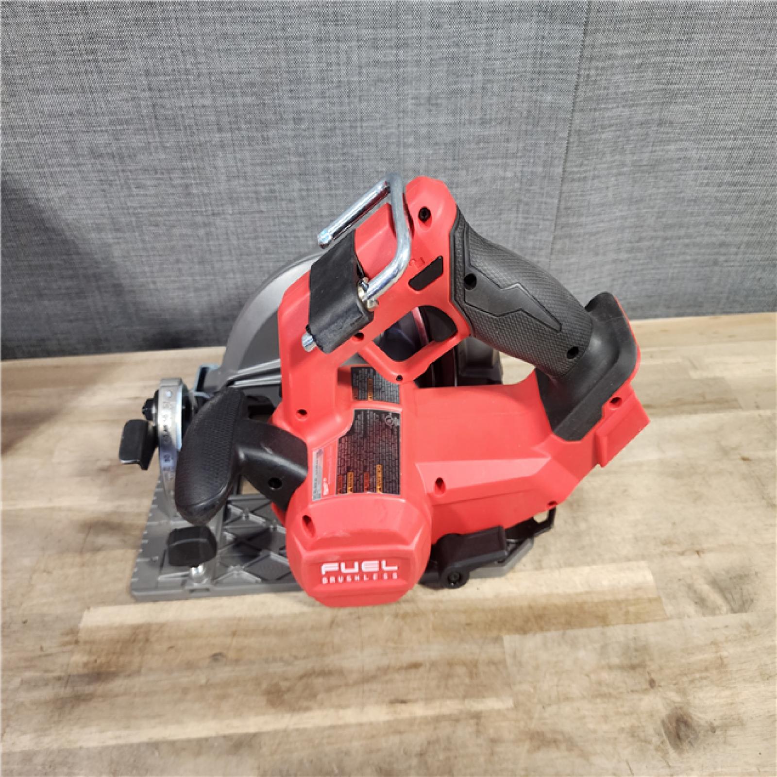 HOUSTON LOCATION - AS-IS Milwaukee Tools M18 FUEL 7-1/4 Circular Saw (Tool Only) 2834-20
