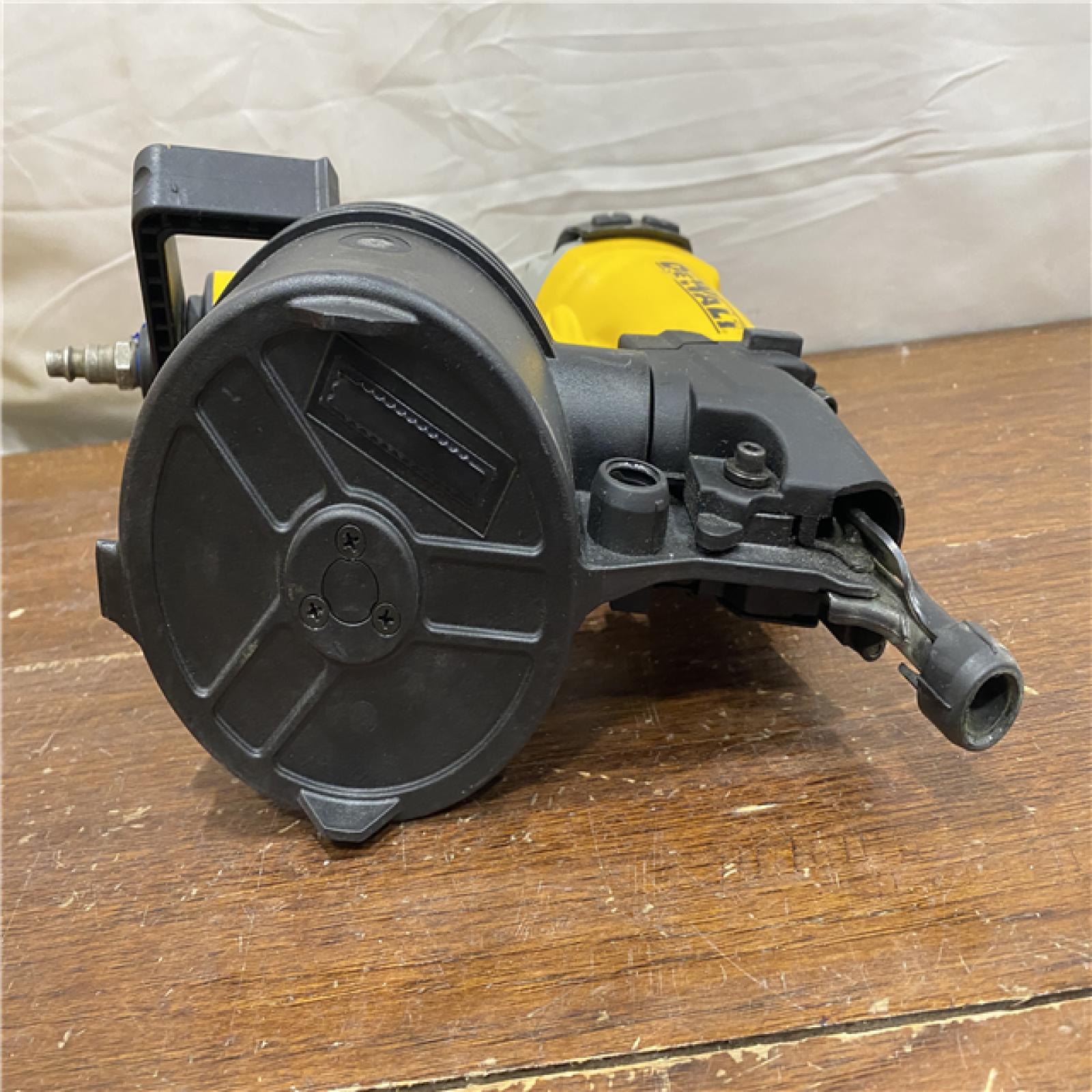 AS-IS DEWALT DW66C-1 2-1/2 Inch 15 Degree Coil Siding and Fencing Nailer