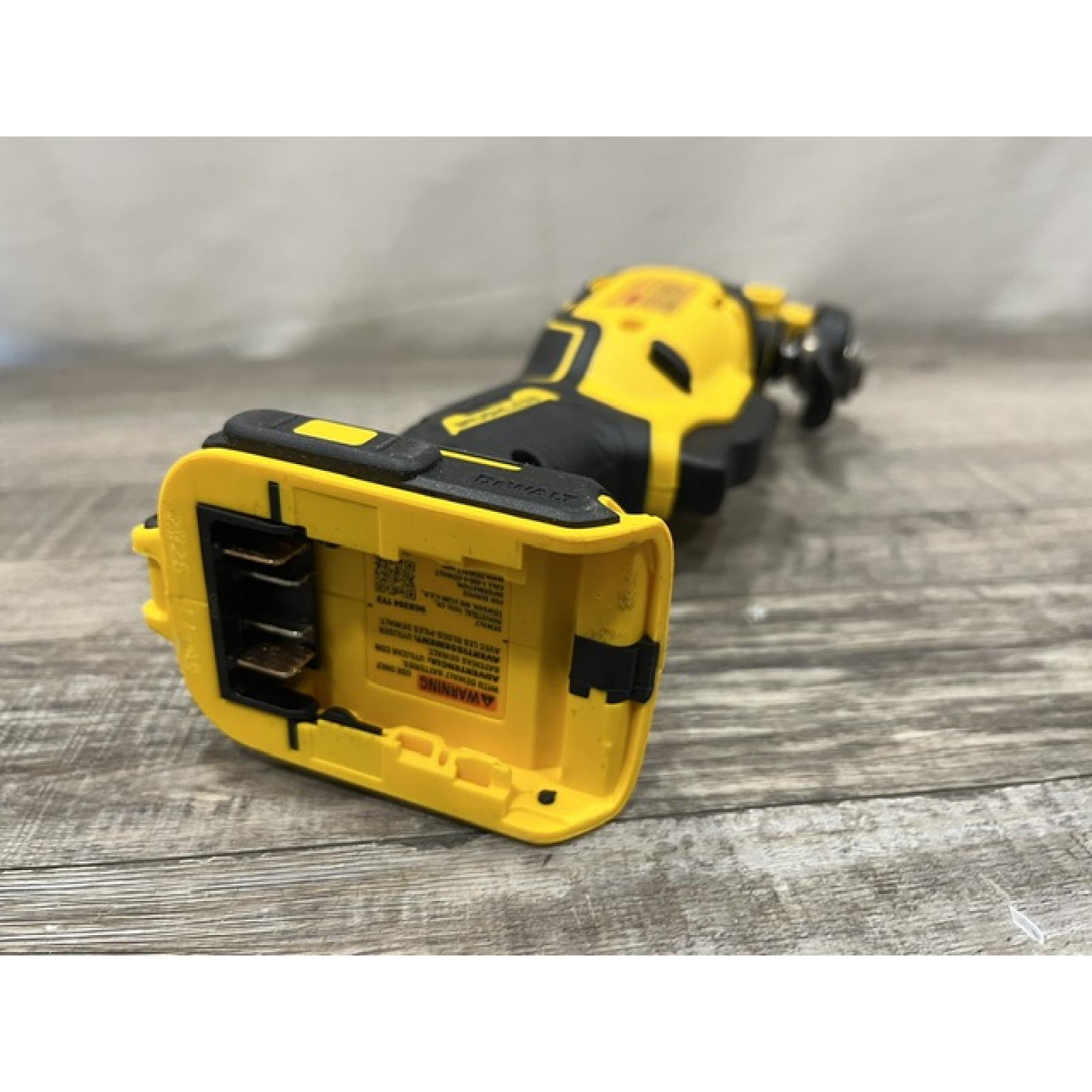 AS-IS DEWALT ATOMIC 20V MAX Lithium-Ion Cordless Brushless Oscillating Tool Kit