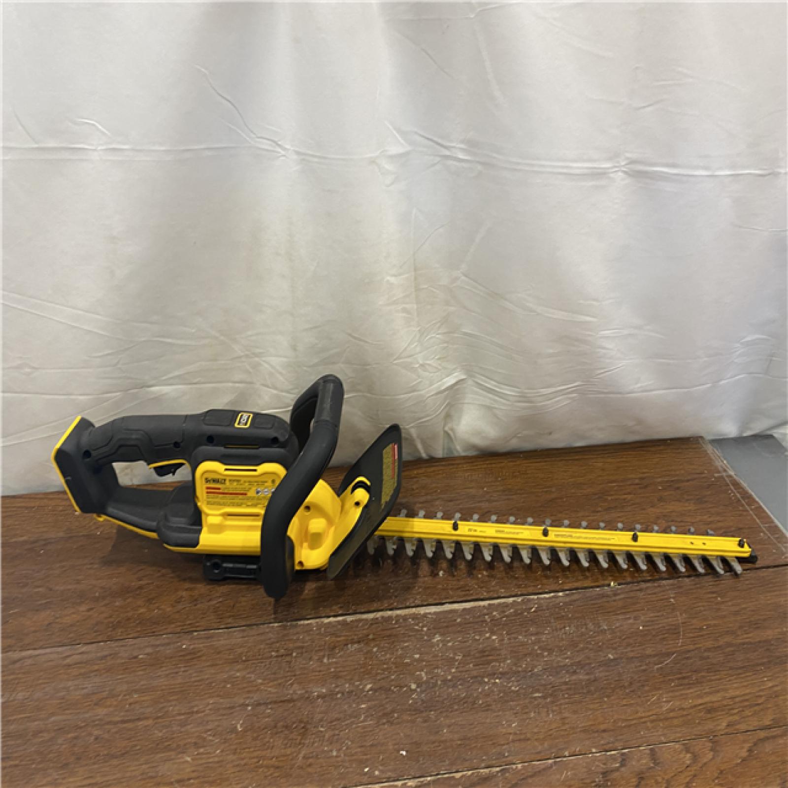 AS-IS DEWALT 20V MAX 22 Cordless Hedge Trimmer