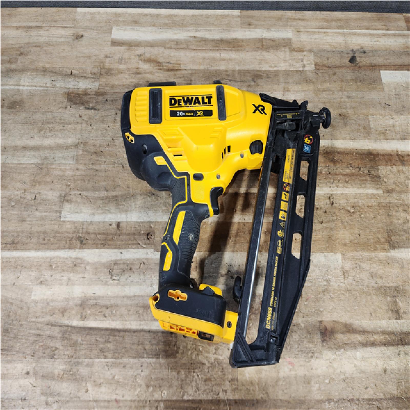 HOUSTON LOCATION - AS - IS DEWALT 20V MAX XR Lithium-Ion Electric Cordless 16-Gauge Angled Finishing Nailer (Tool Only)