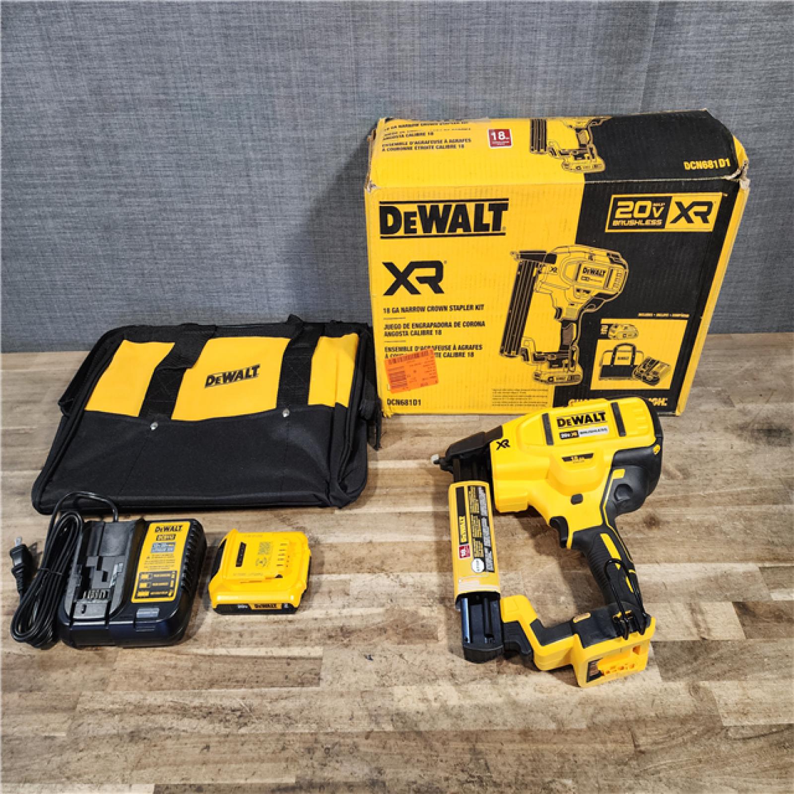 HOUSTON LOCATION - AS-IS DeWALT DCN681D1 20V MAX 18ga Cordless Brushless Narrow Crown Stapler Kit w/ BATTERY & CHARGER