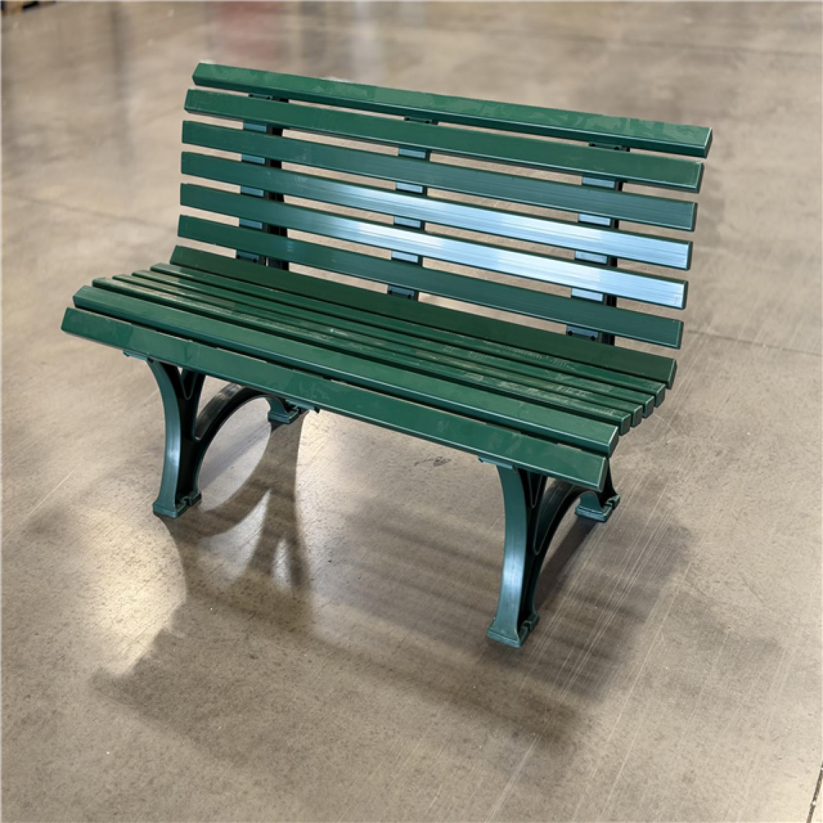 DALLAS LOCATION - NEW! Xpedx FLORIDA PARK BENCH  GREEN PLASTIC RESIN PALLET- (15 UNITS)