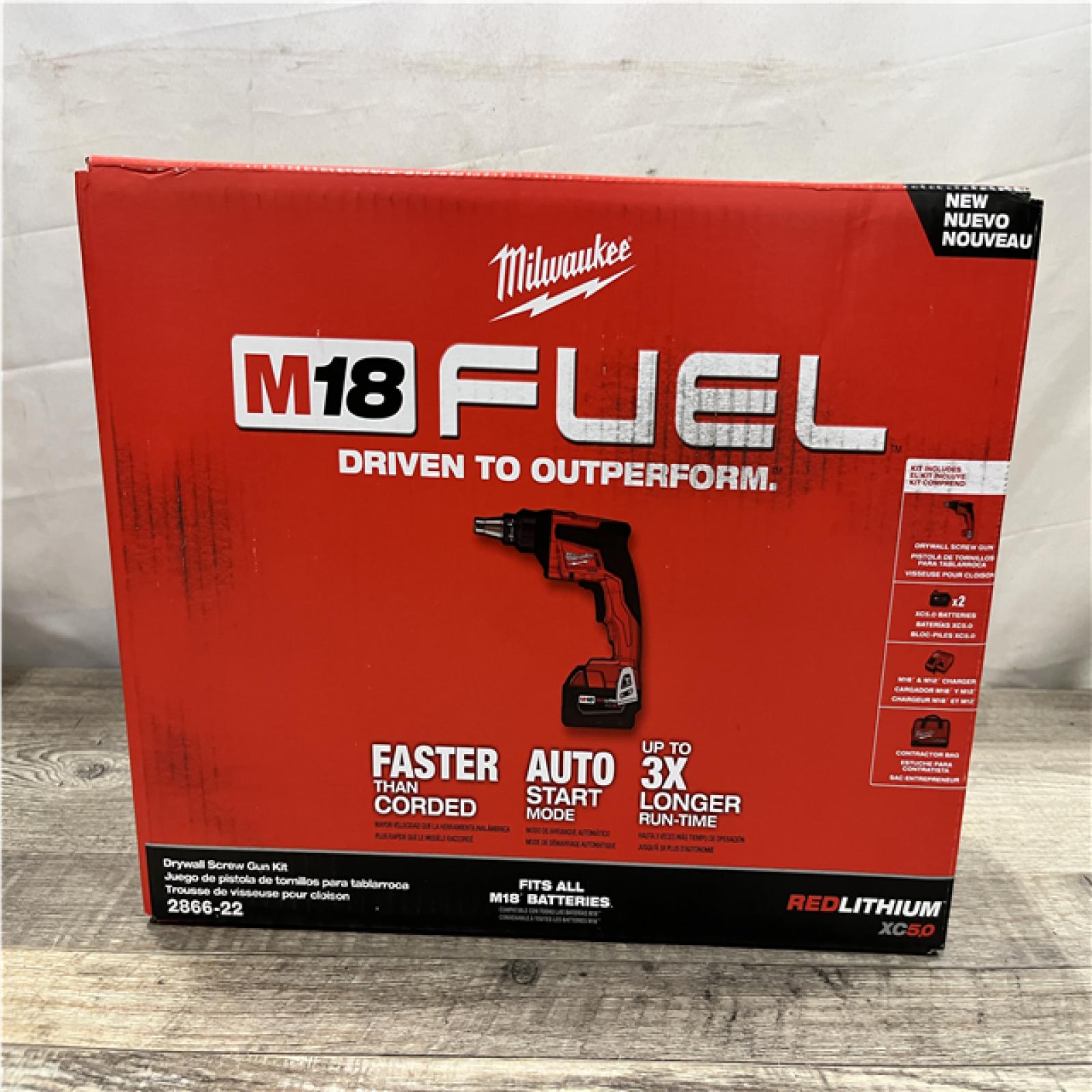 NEW - Milwaukee FUEL 18V Lithium-Ion Brushless Cordless Drywall Screw Gun Kit