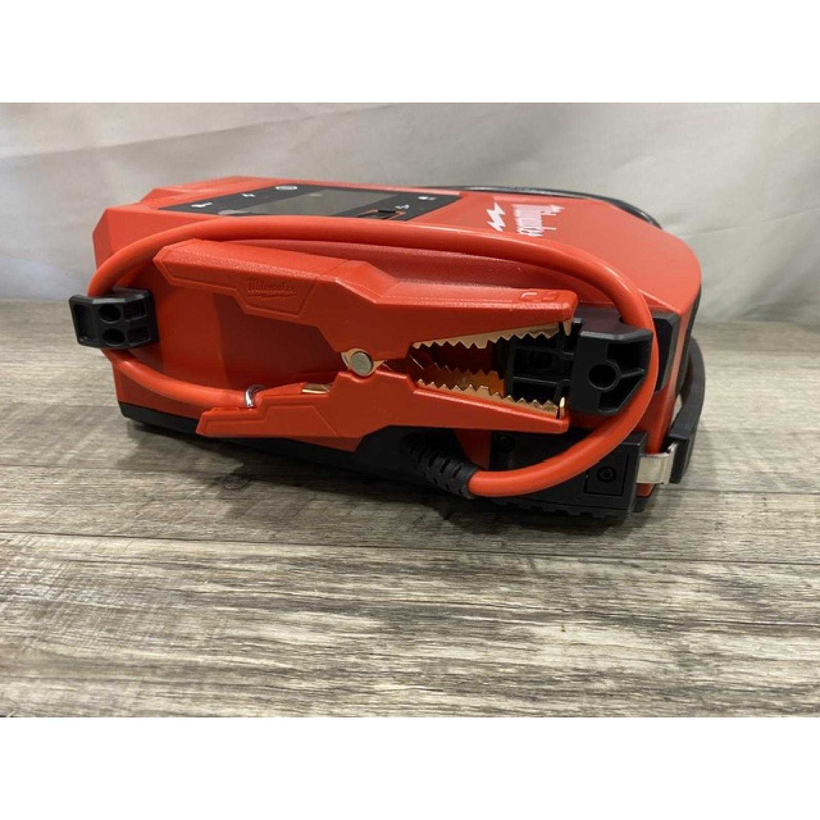 AS-IS Milwaukee 18V Lithium-Ion Cordless 2000 Peak Amp HOTSHOT Jump Starter (Tool-Only)