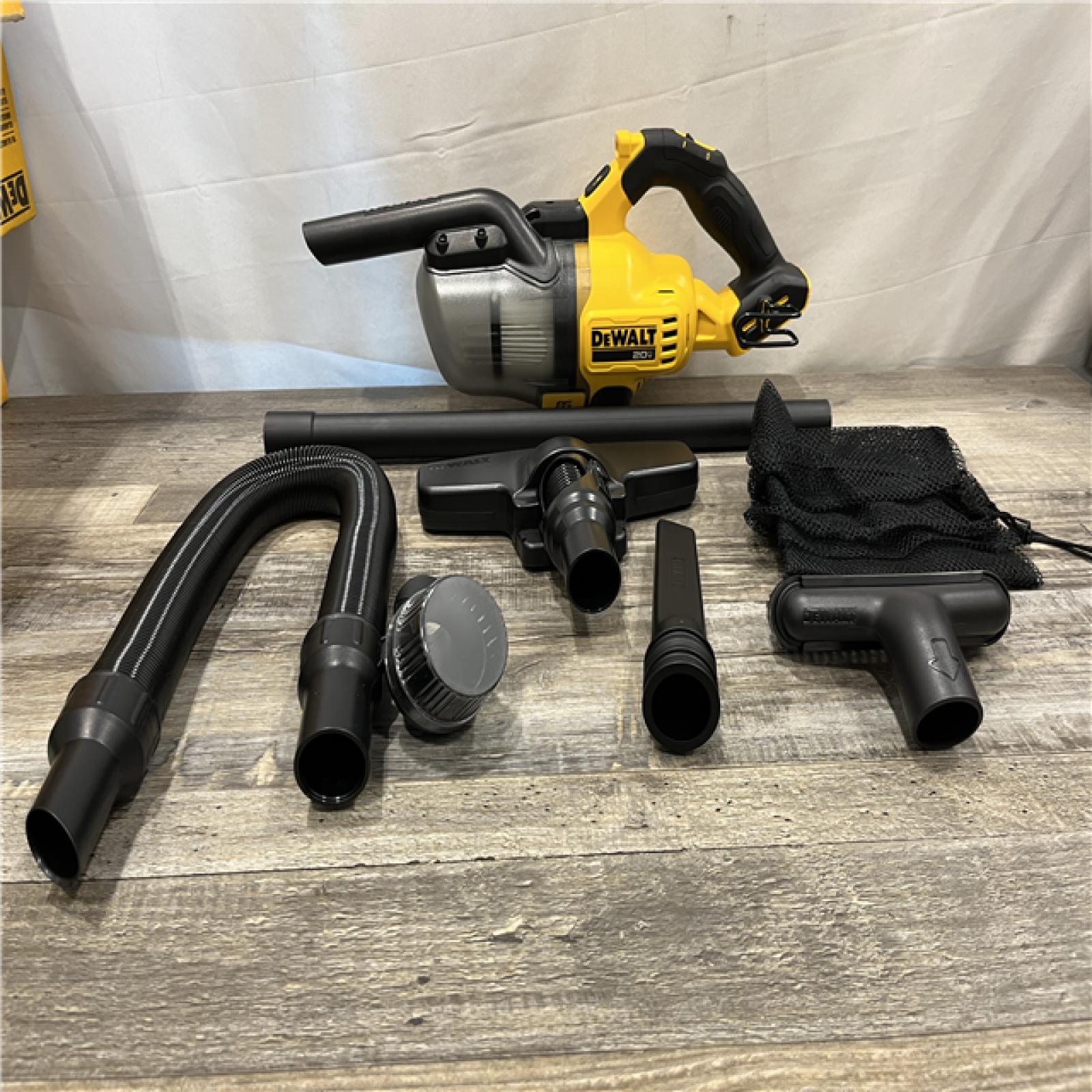 LIKE NEW - DEWALT Bagless 20V MAX Stick Cordless General Dirt Filter Handheld Vacuum (Tool Only)