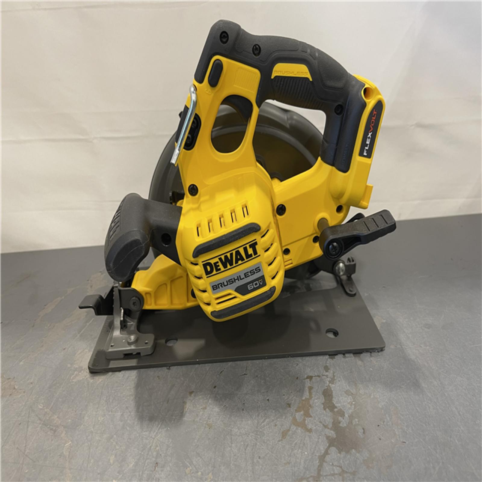 AS-IS - DeWALT FLEXVOLT 60V MAX Cordless Brushless 7-1/4 in. Circular Saw with Brake