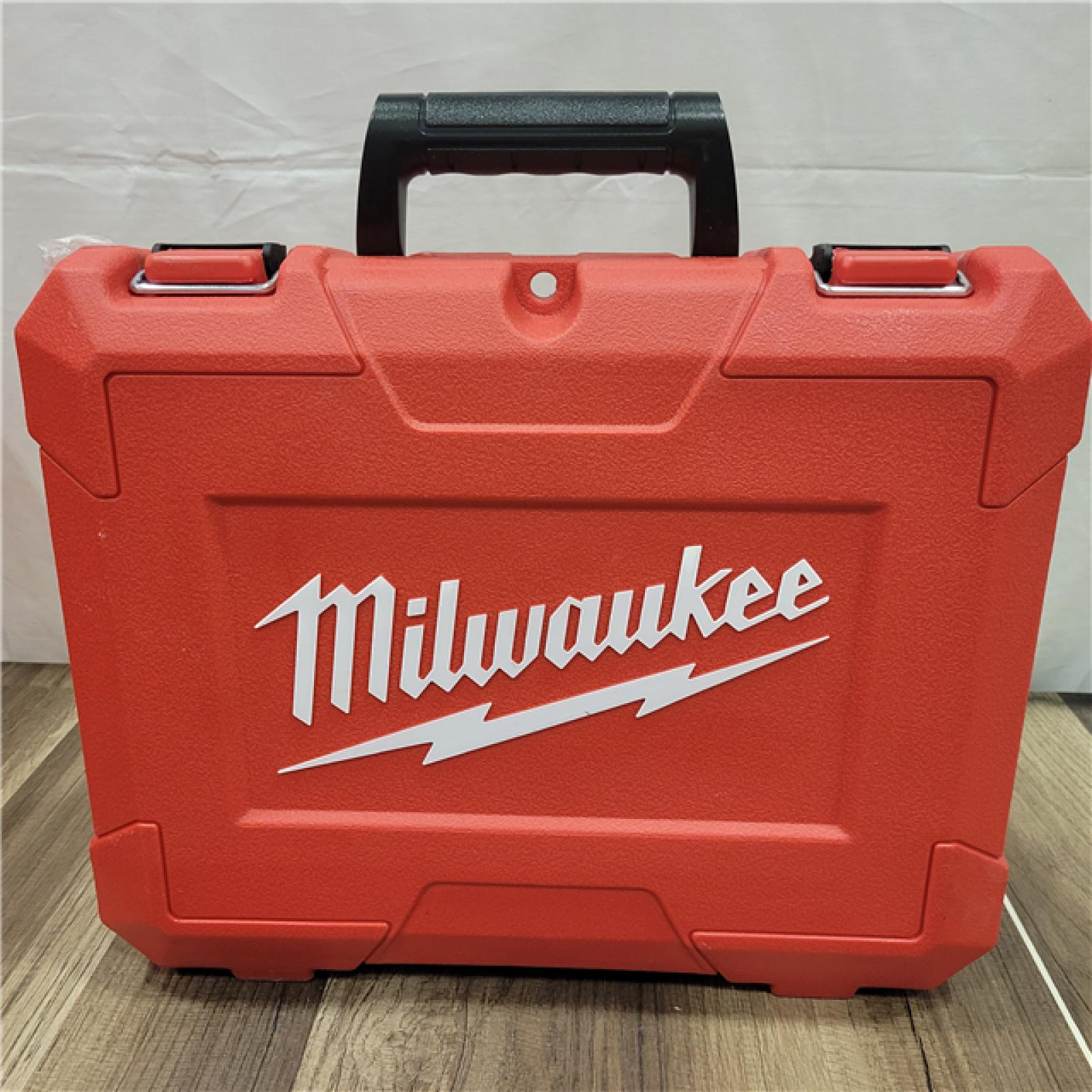 AS-IS  Milwaukee M12 12-Volt Lithium-Ion Cordless PEX Expansion Tool Kit with (2) 1.5 Ah Batteries, (3) Expansion Heads and Hard Case