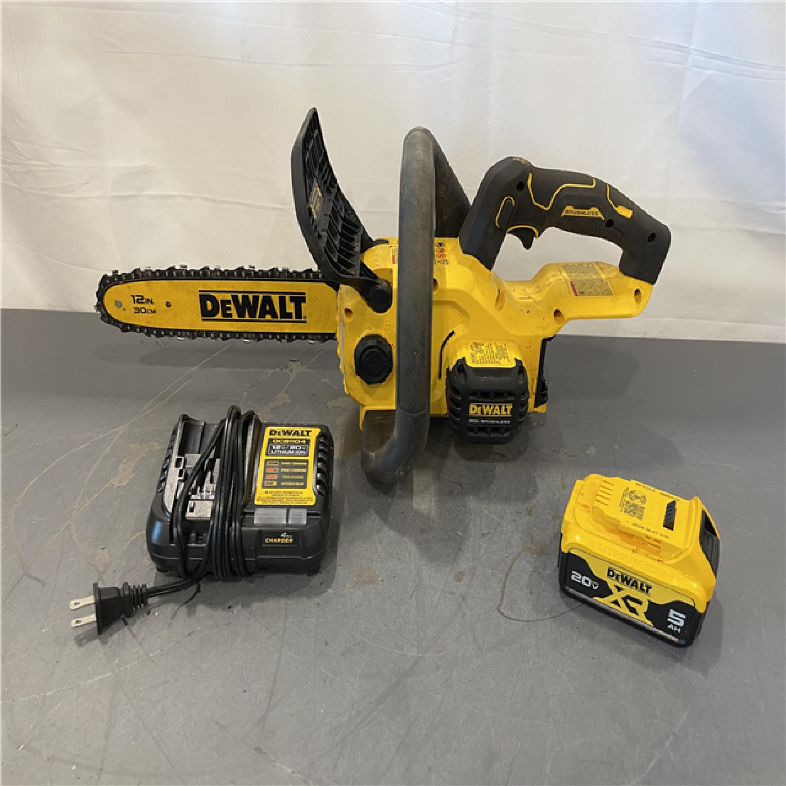 AS-IS - DEWALT 20V MAX Compact 12 Brushless Cordless Chainsaw Kit