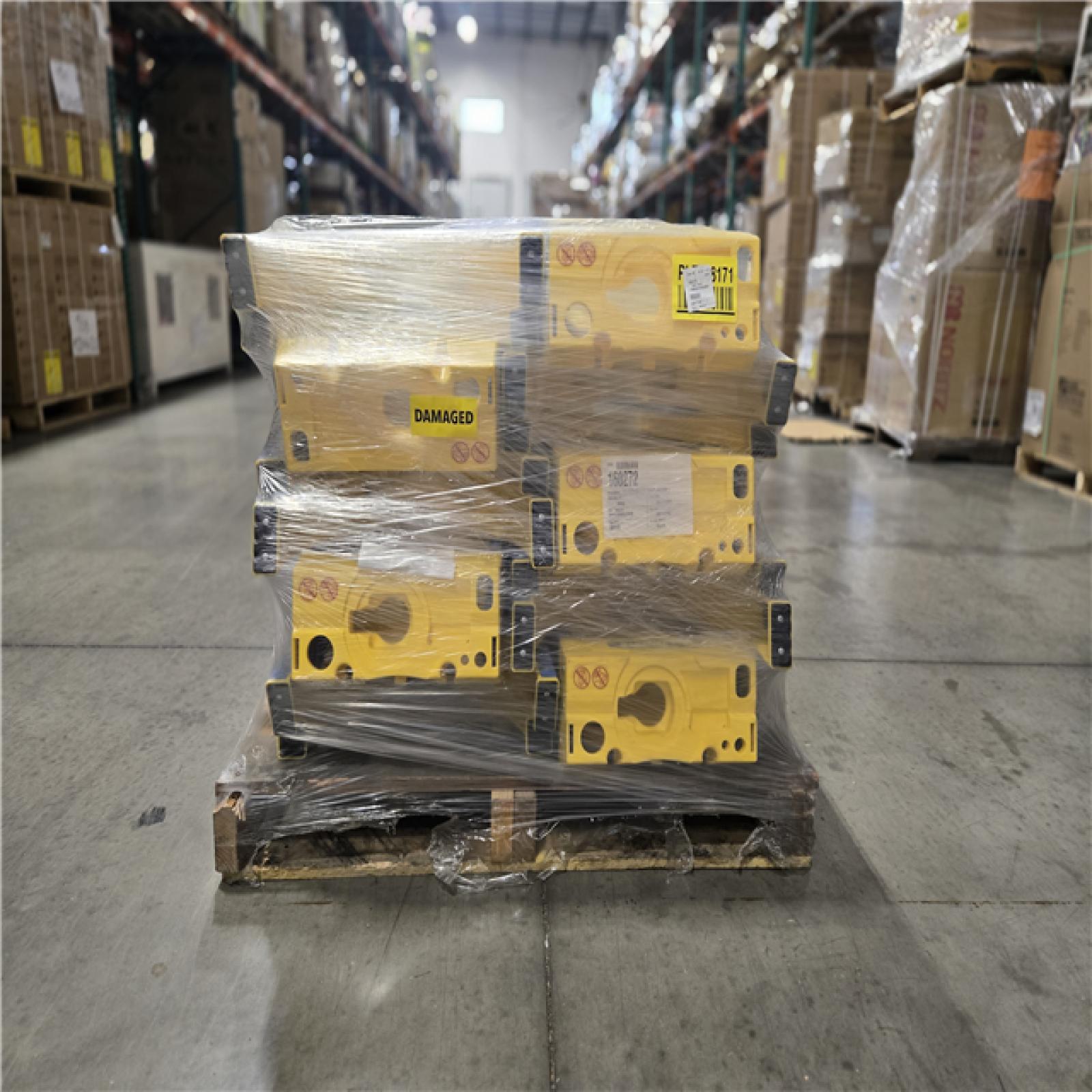 DALLAS LOCATION- Werner 6000 Series 6004 Step Ladder PALLET (10 UNITS)