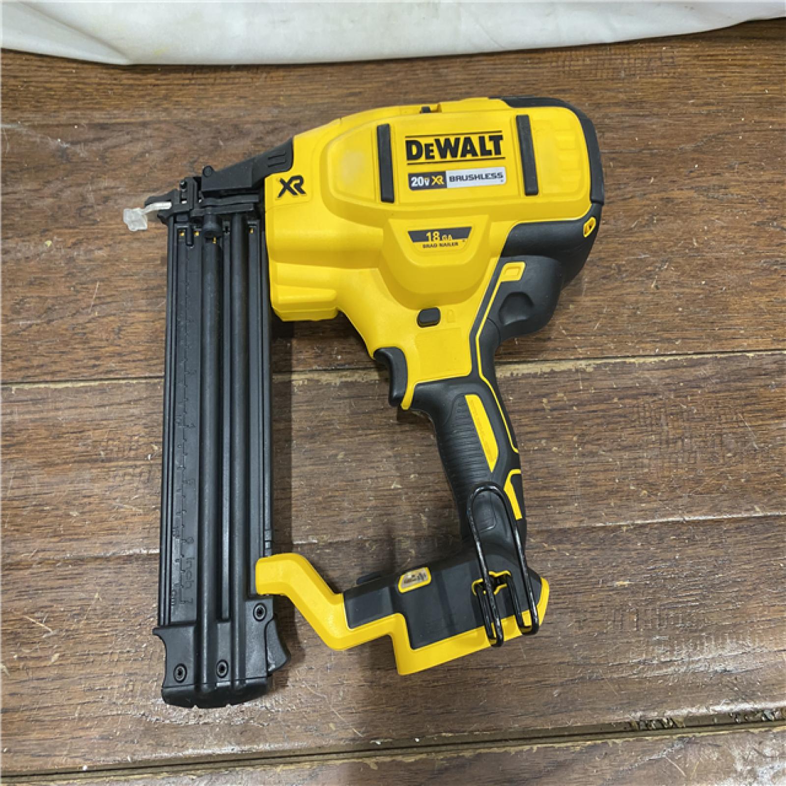 AS-IS DEWALT 20V MAX XR 18 Gauge Brad Nailer Kit