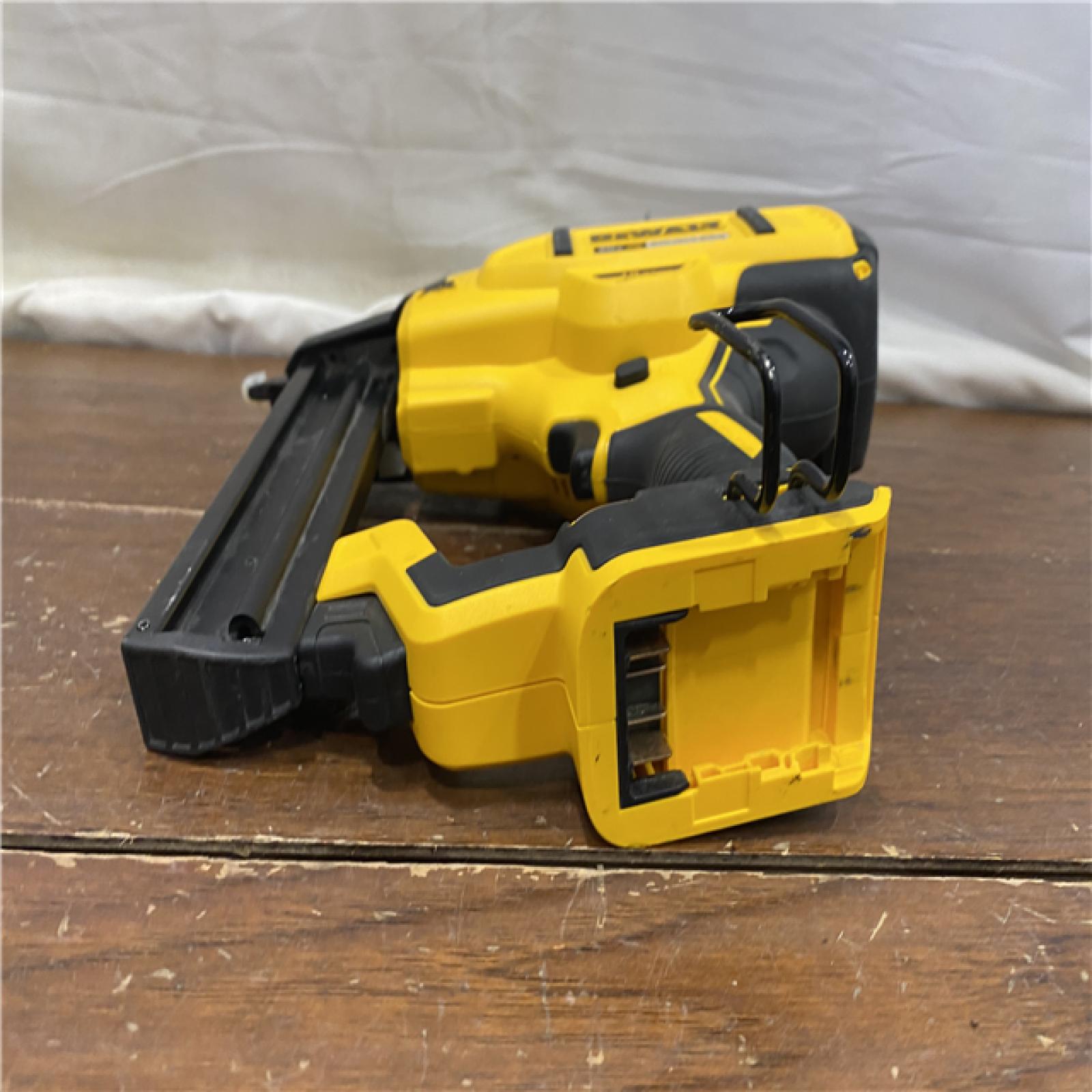 AS-IS DEWALT 20V-MAX XR 18GA BRAD NAILER KIT