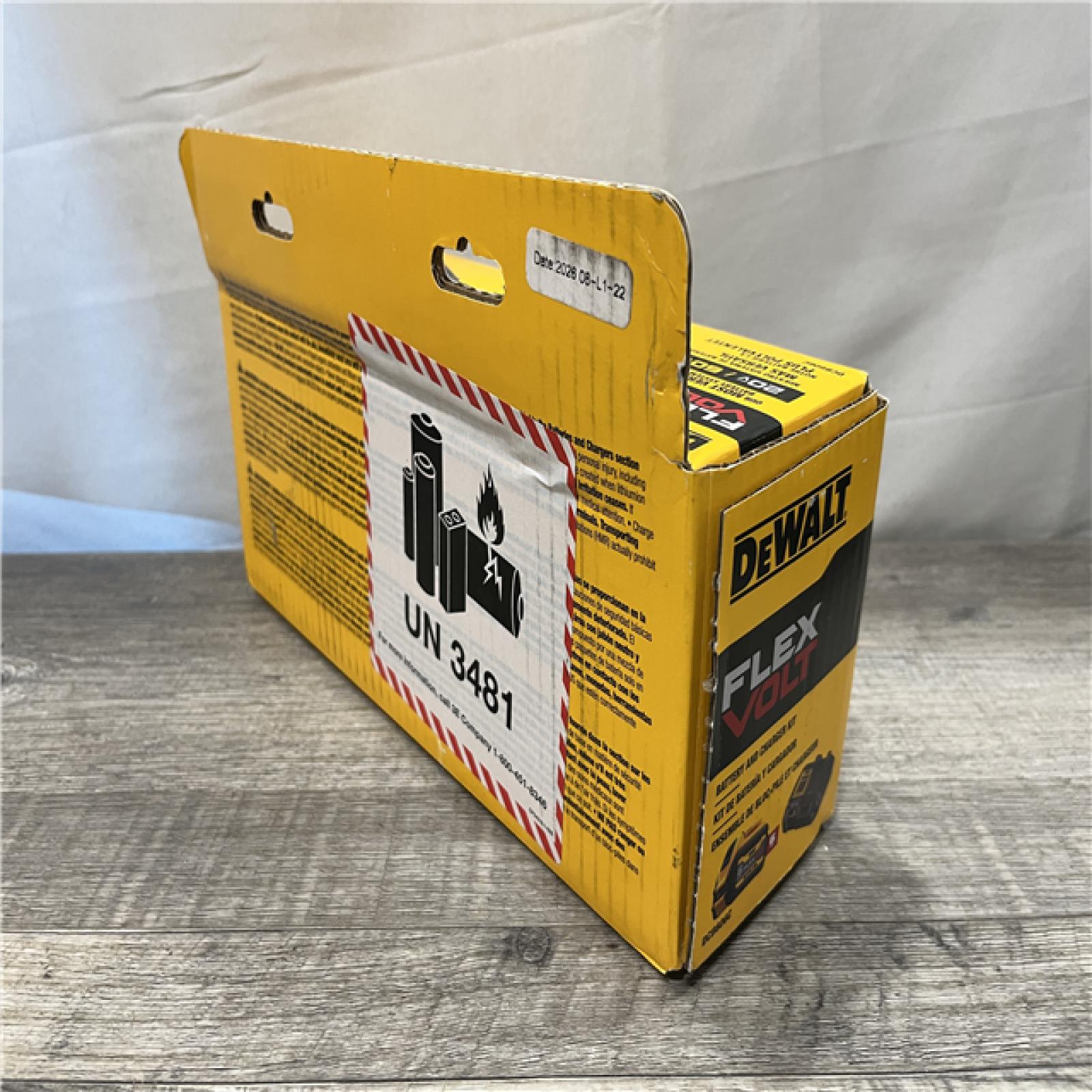 NEW - DEWALT FLEXVOLT 20V/60V MAX Lithium-Ion 6.0Ah Battery Pack with 6 Amp Output Charger