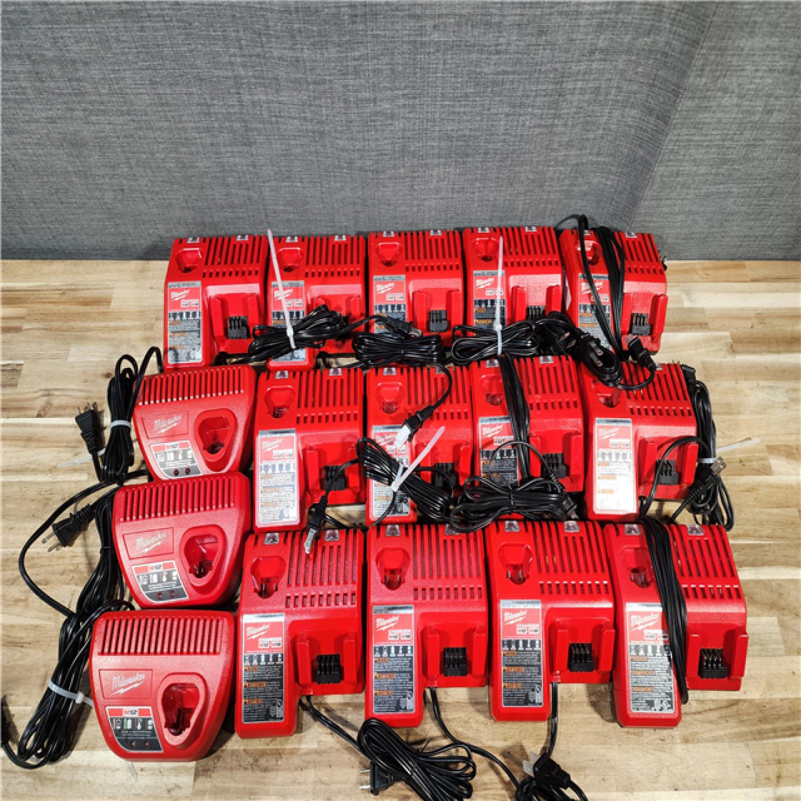 HOUSTON LOCATION - AS-IS MILWAUKEE BATTERY CHARGER PACK QTY - 16
