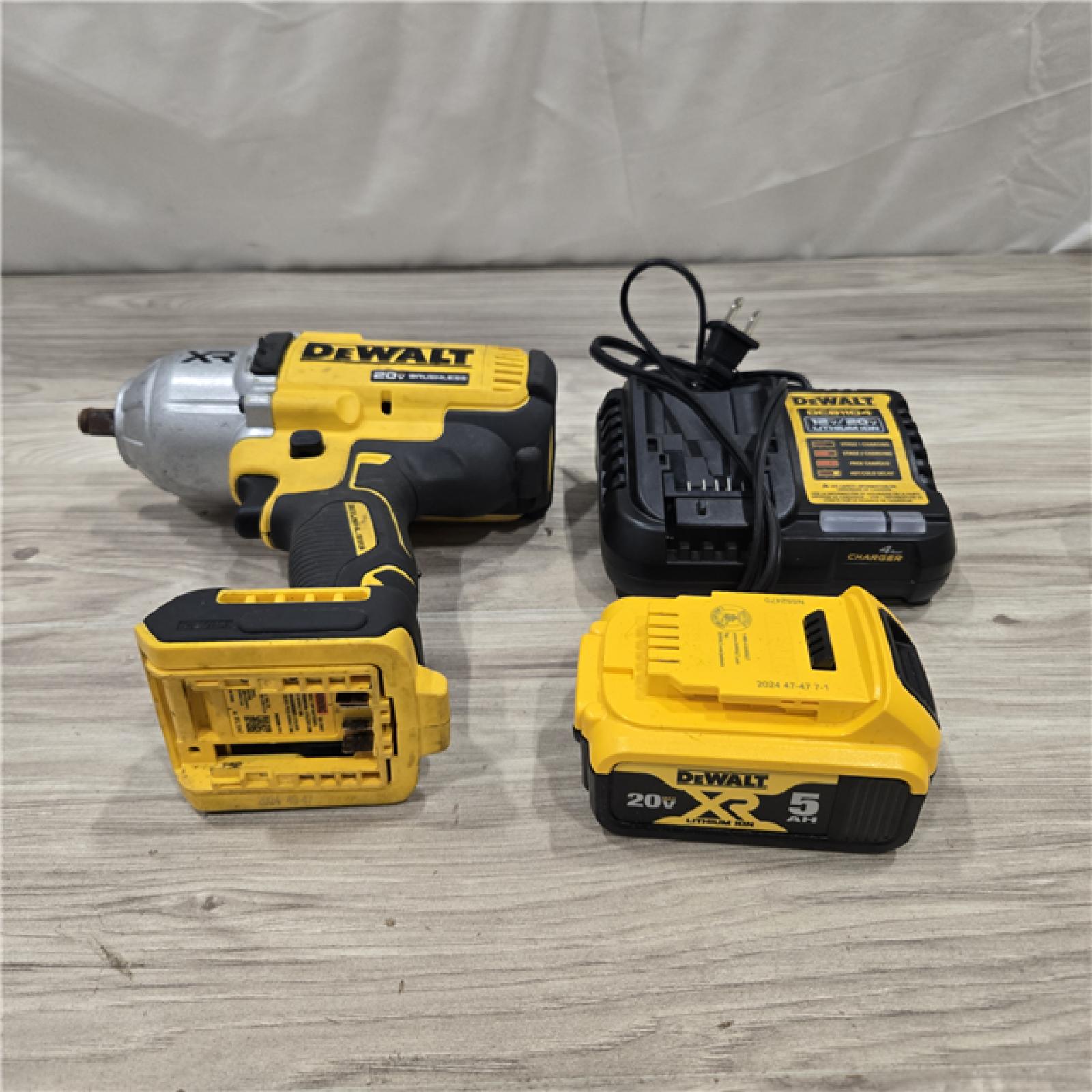 AS-IS Dewalt 20V MAX Lithium-Ion Cordless 1/2 in. Impact Wrench Kit
