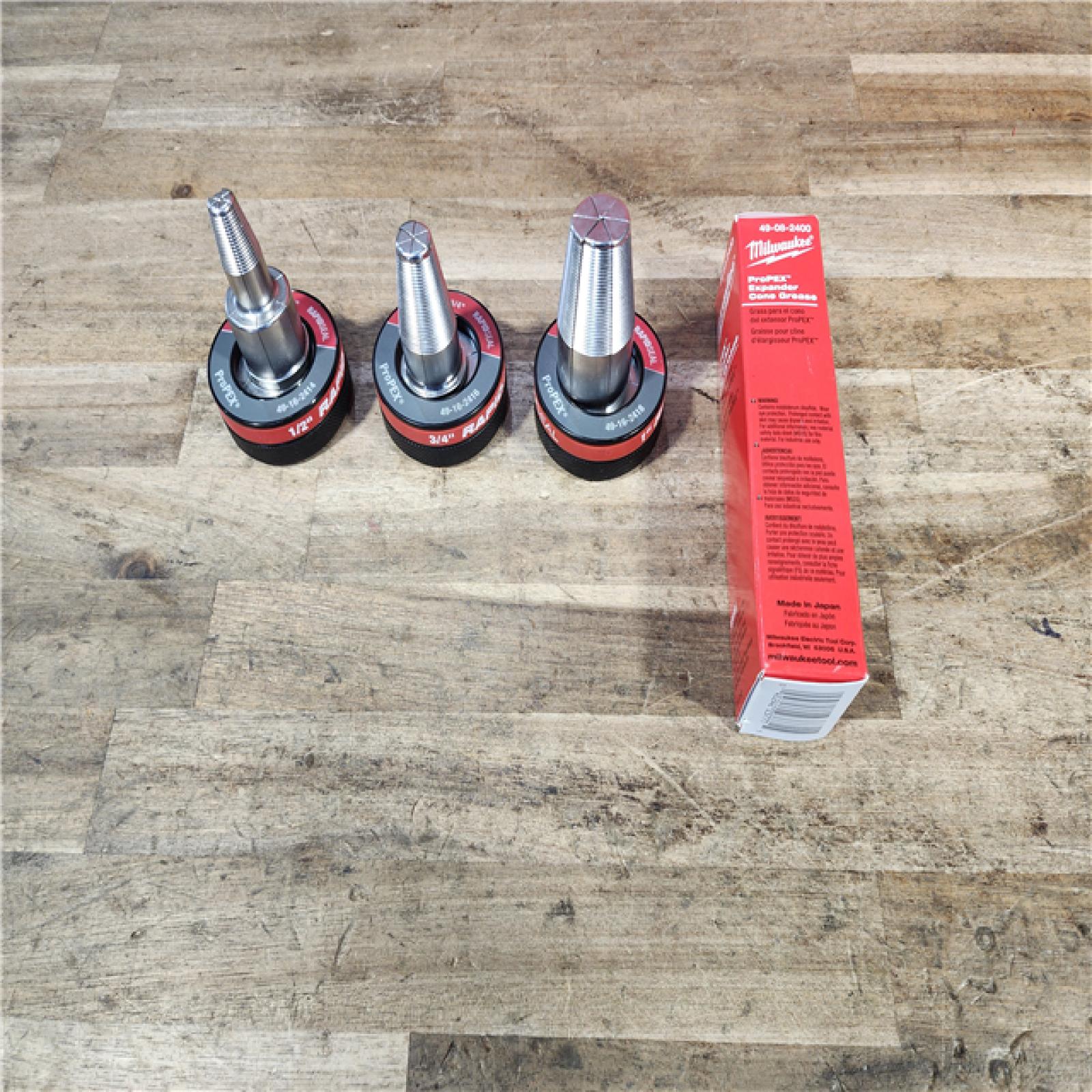 HOUSTON LOCATION - AS-IS Milwaukee 2532-20 M12 FUEL Brushless Lithium-Ion Uponor ProPEX PEX-a Cordless Tubing Expander (Tool Only)