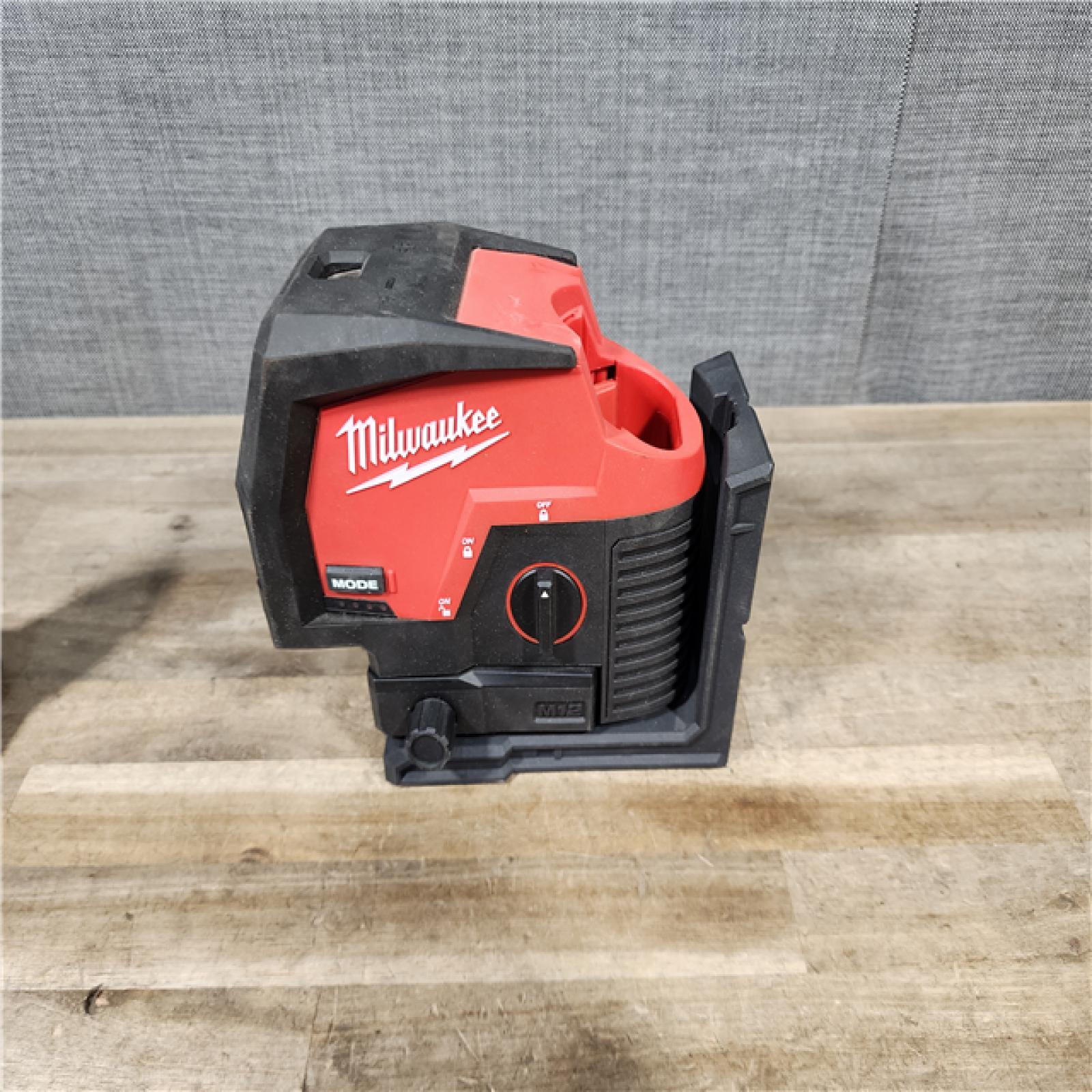 HOUSTON LOCATION - AS-IS Milwaukee Green 125 Ft. Cross Line and Plumb Points Laser Level Kit