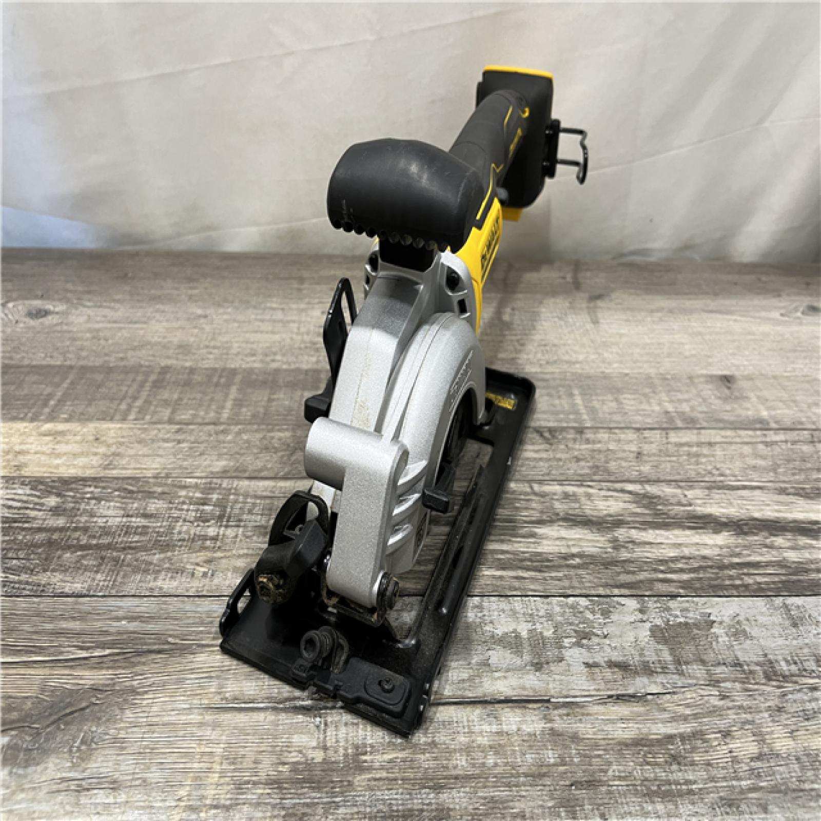 AS-IS DEWALT ATOMIC 20V MAX Cordless Brushless 4-1/2 in. Circular Saw (Tool Only)