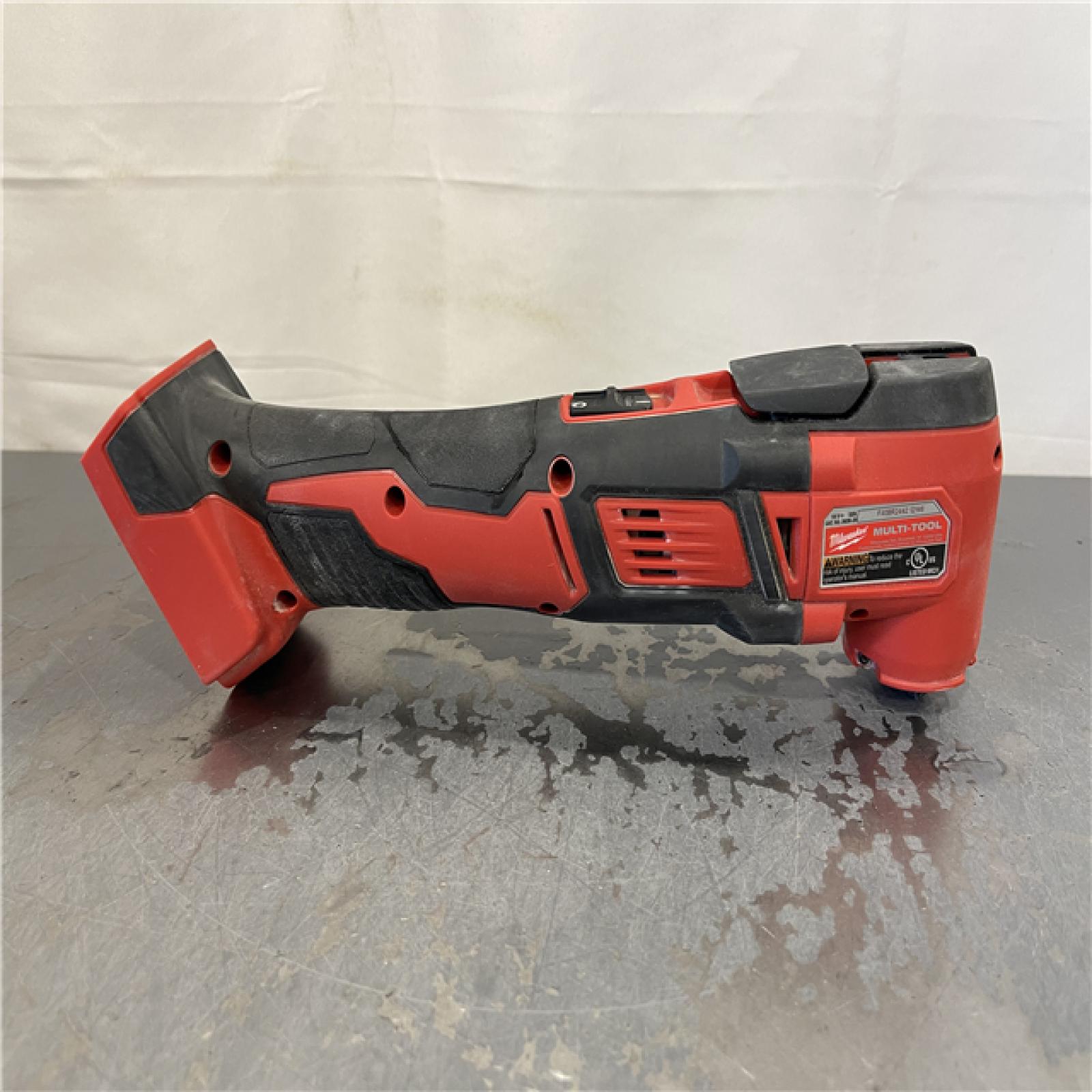 AS-IS - Milwaukee M18 18V Lithium-Ion Cordless Oscillating Multi-Tool