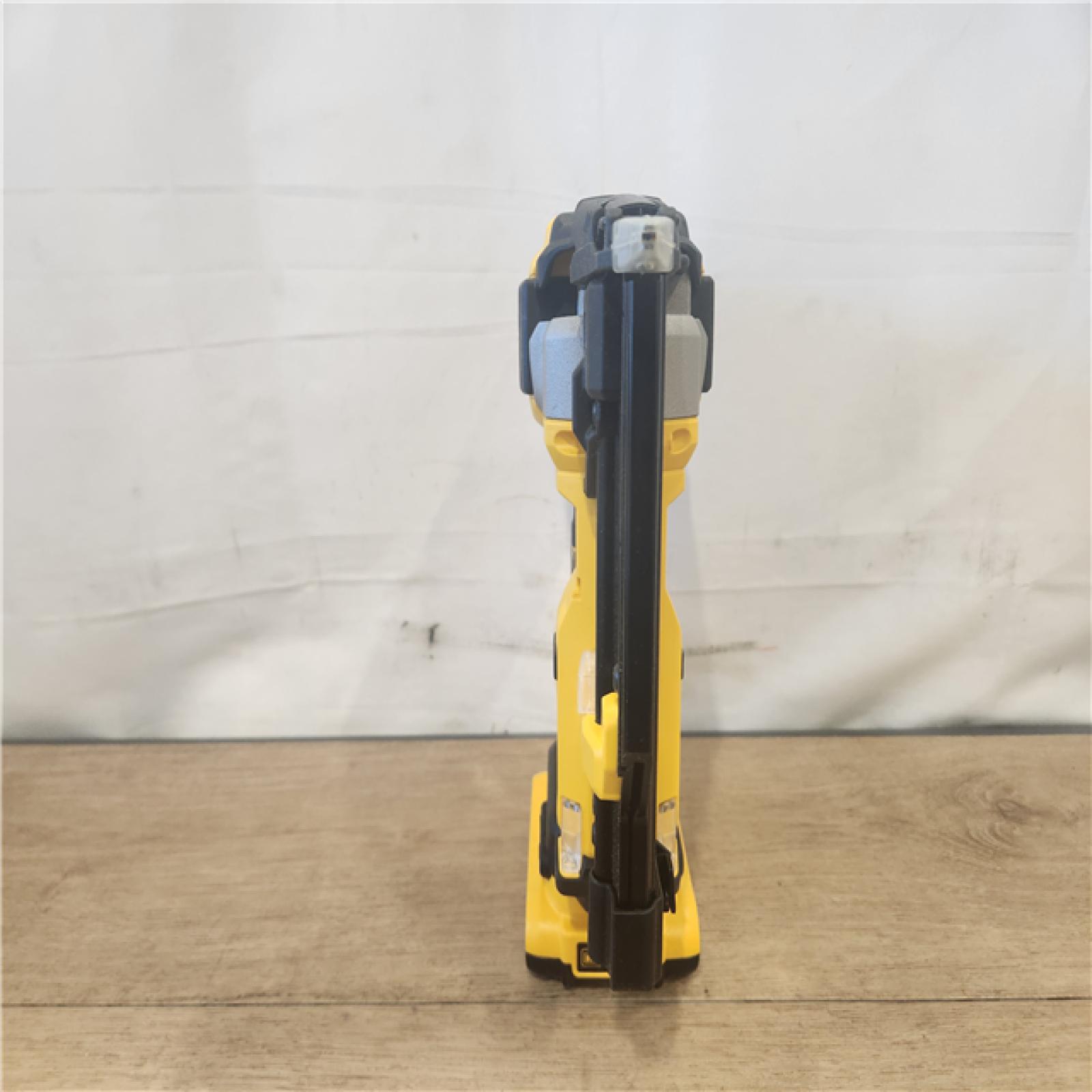 AS-IS- DEWALT ATOMIC 20V MAX Lithium Ion Cordless 23 Gauge Pin Nailer Kit