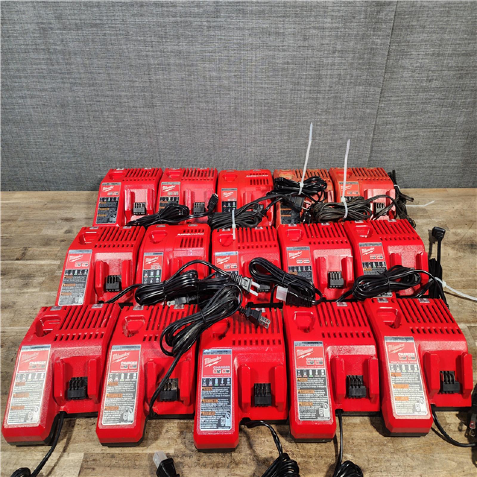 HOUSTON LOCATION - AS-IS MILWAUKEE BATTERY CHARGER PACK QTY - 15