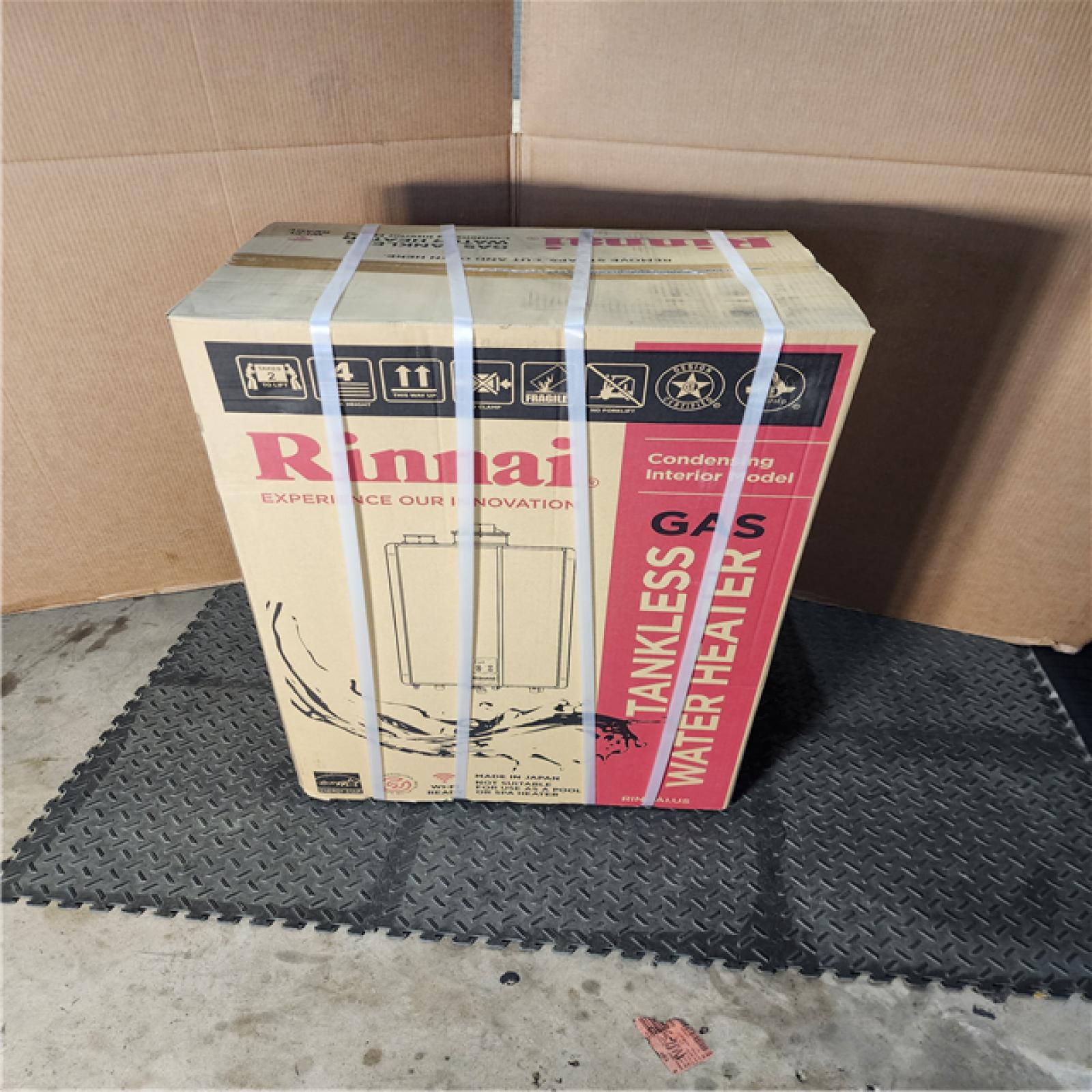 HOUSTON LOCATION - AS-IS (NEW) RINNAI GAS TANKLESS WATER HEATER (RSC160IN)