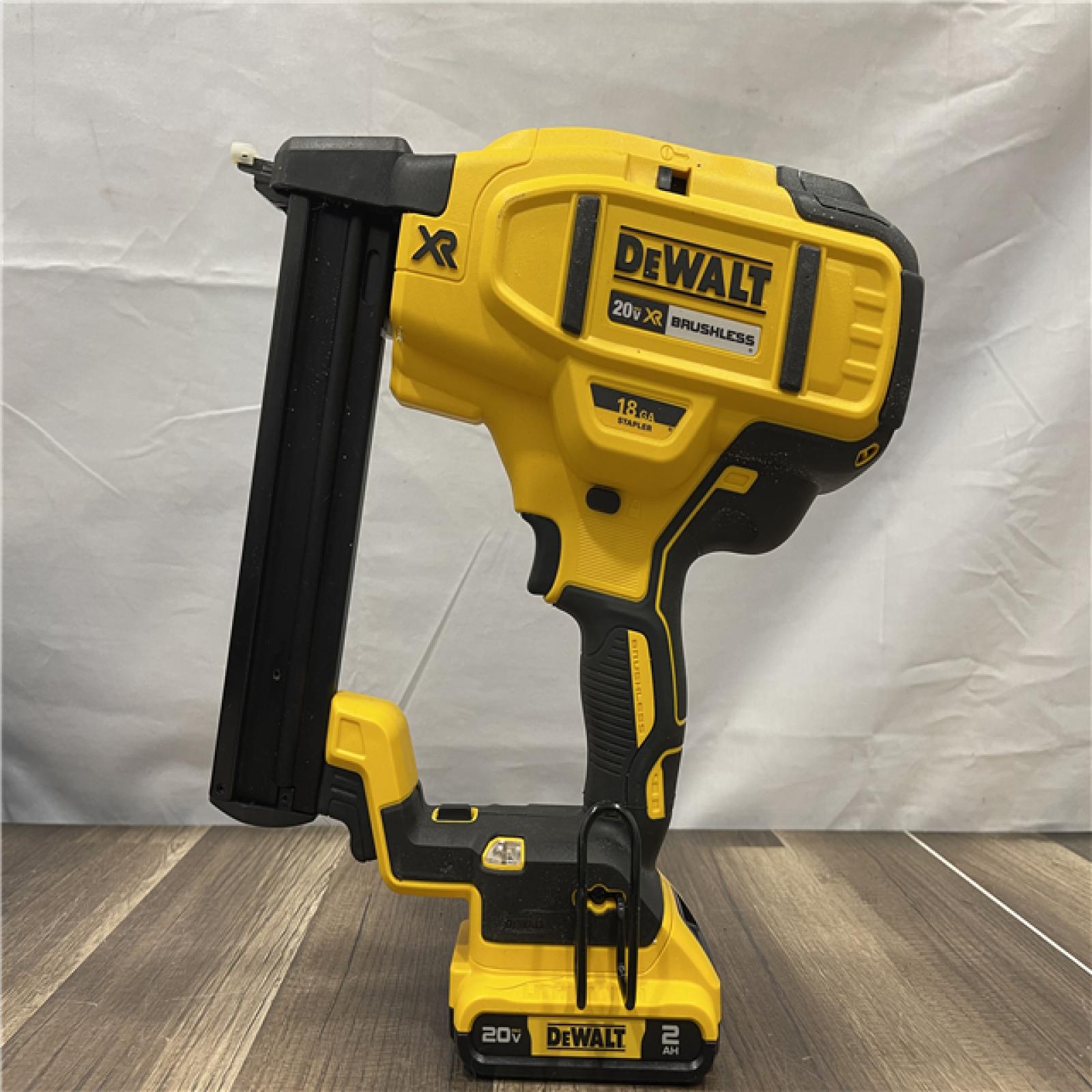 AS-IS DEWALT 20V MAX XR Lithium-Ion Cordless 18-Gauge Narrow Crown Stapler Kit