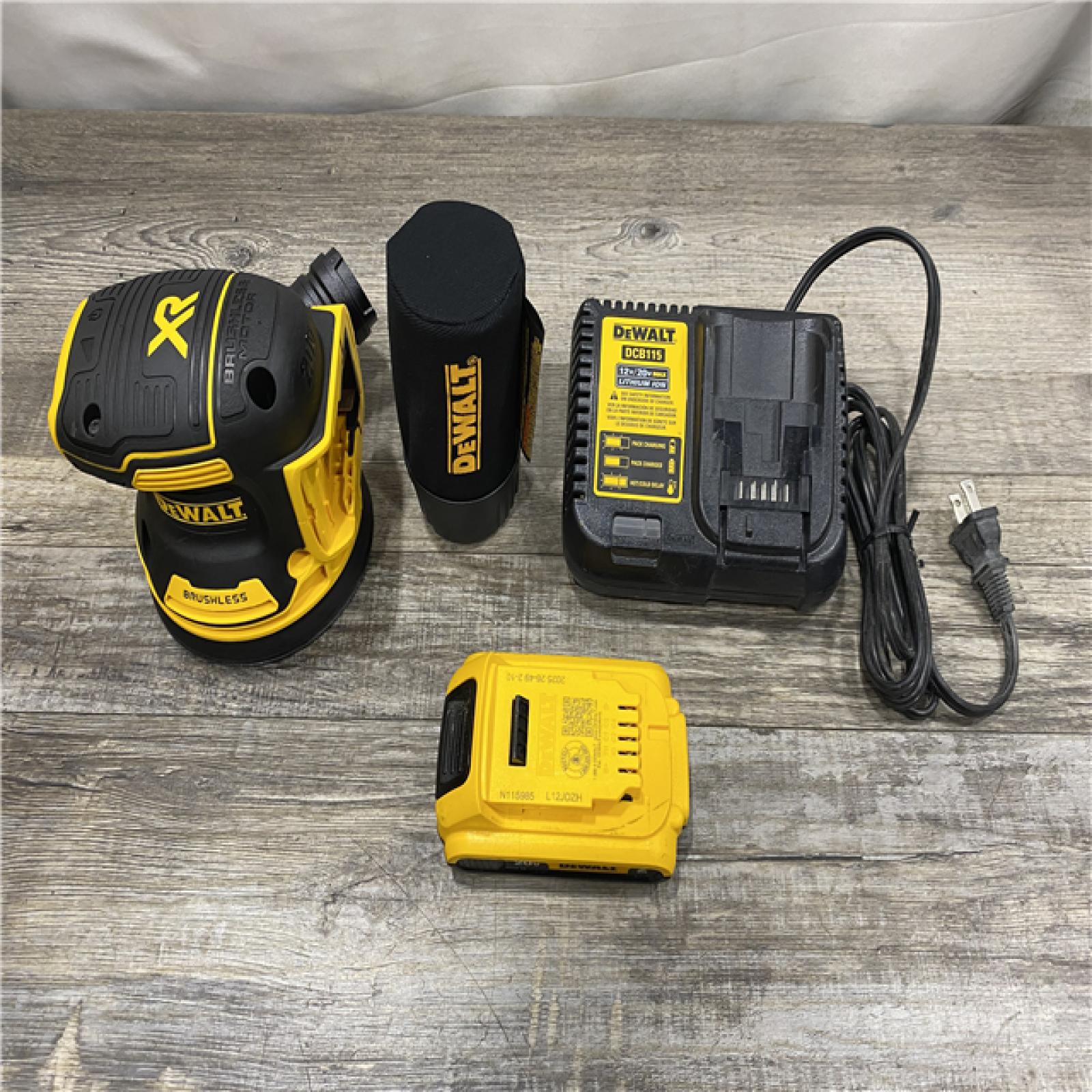 AS-IS DEWALT 20V MAX XR Cordless Brushless 5 in. Random Orbital Sander Kit
