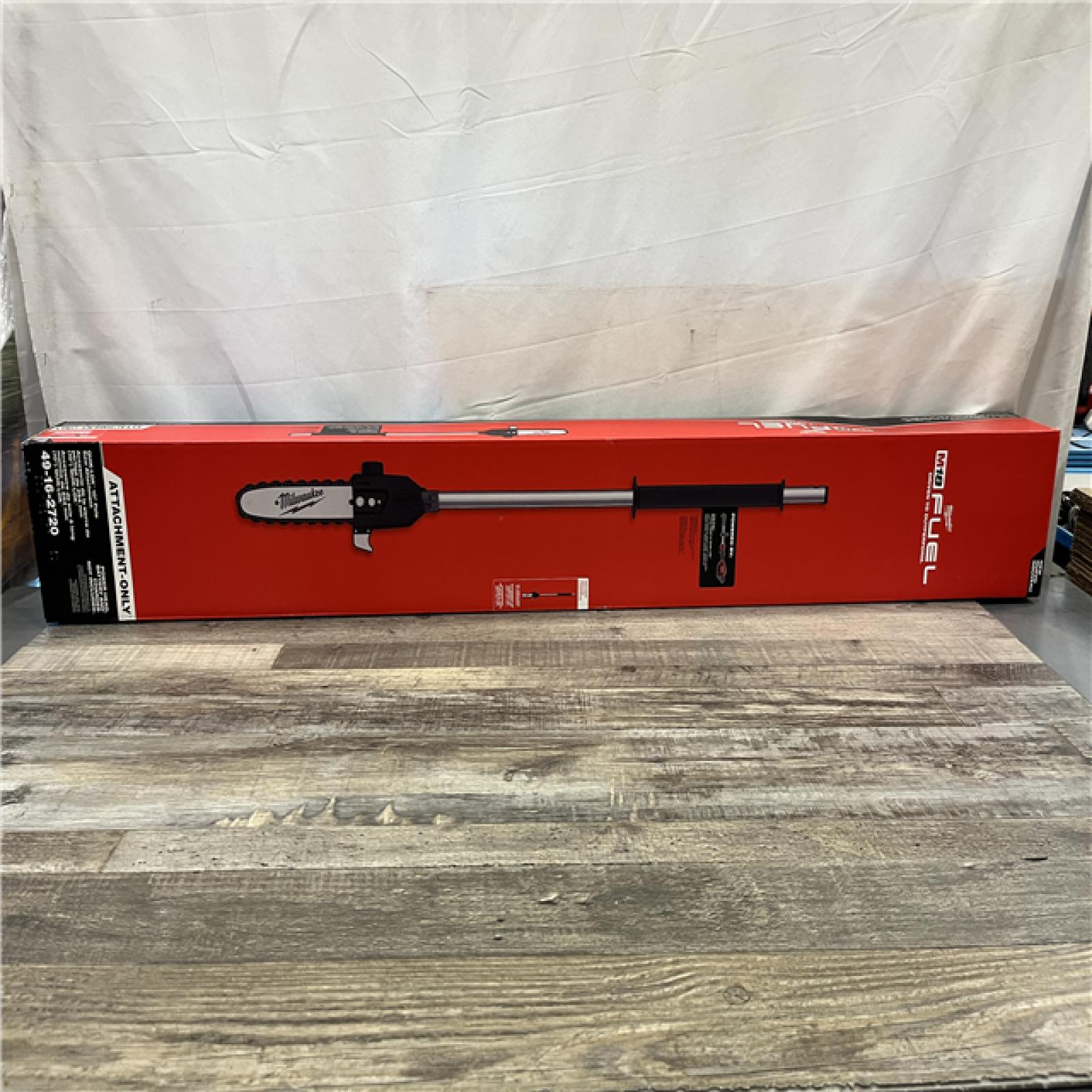 NEW - Milwaukee FUEL QUIK-LOK 10 in. Pole Saw Attachment (Tool-Only)