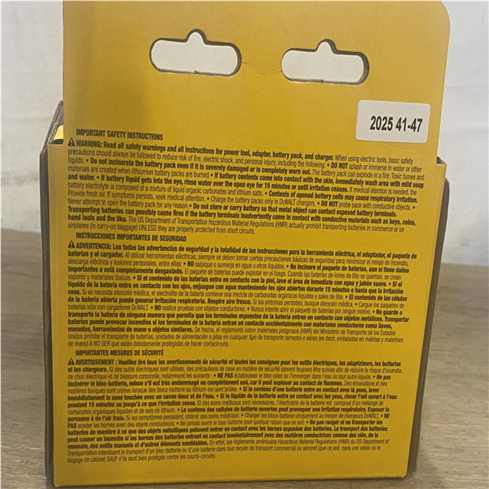 NEW DEWALT 20V MAX XR POWERSTACK Lithium-Ion Battery Starter Kit with 1.7Ah Battery and Charger