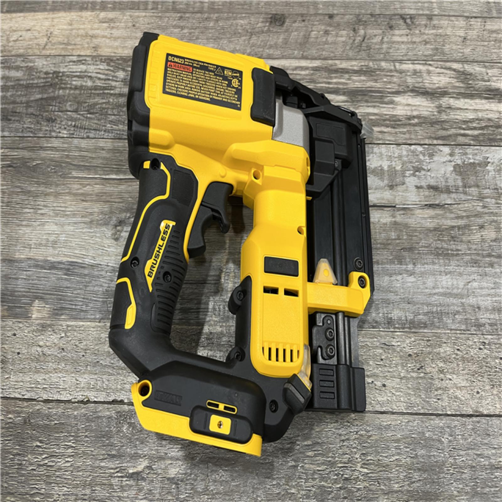 AS-IS DEWALT ATOMIC 20V MAX Lithium Ion Cordless 23 Gauge Pin Nailer Kit