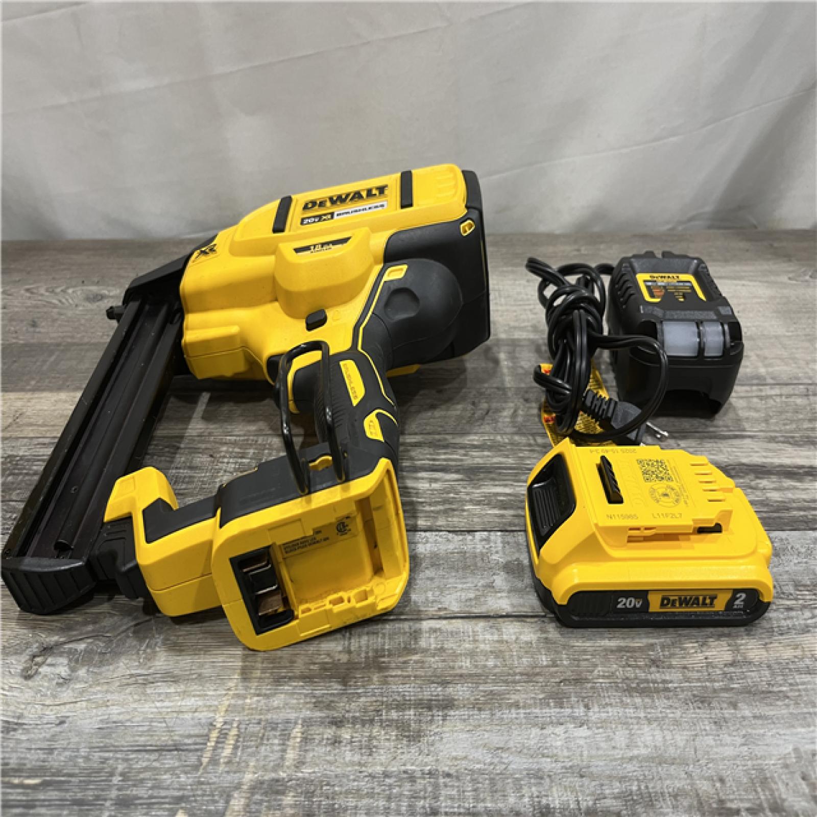 AS-IS DEWALT 20V MAX XR Lithium-Ion Cordless 18-Gauge Narrow Crown Stapler Kit