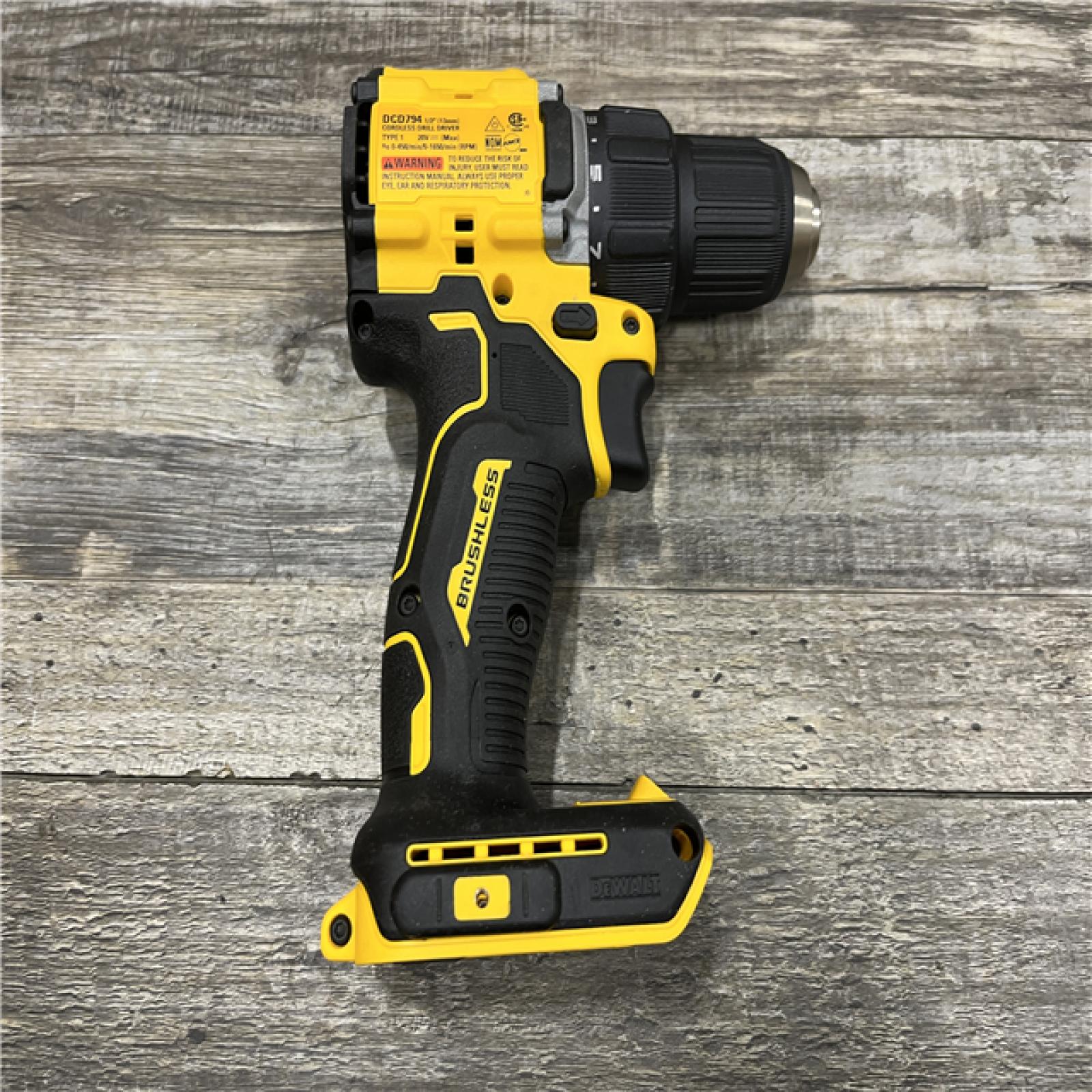 AS-IS DEWALT Atomic 20V Max Lithium-Ion Brushless Cordless Compact 1/4 in. Impact Driver Kit