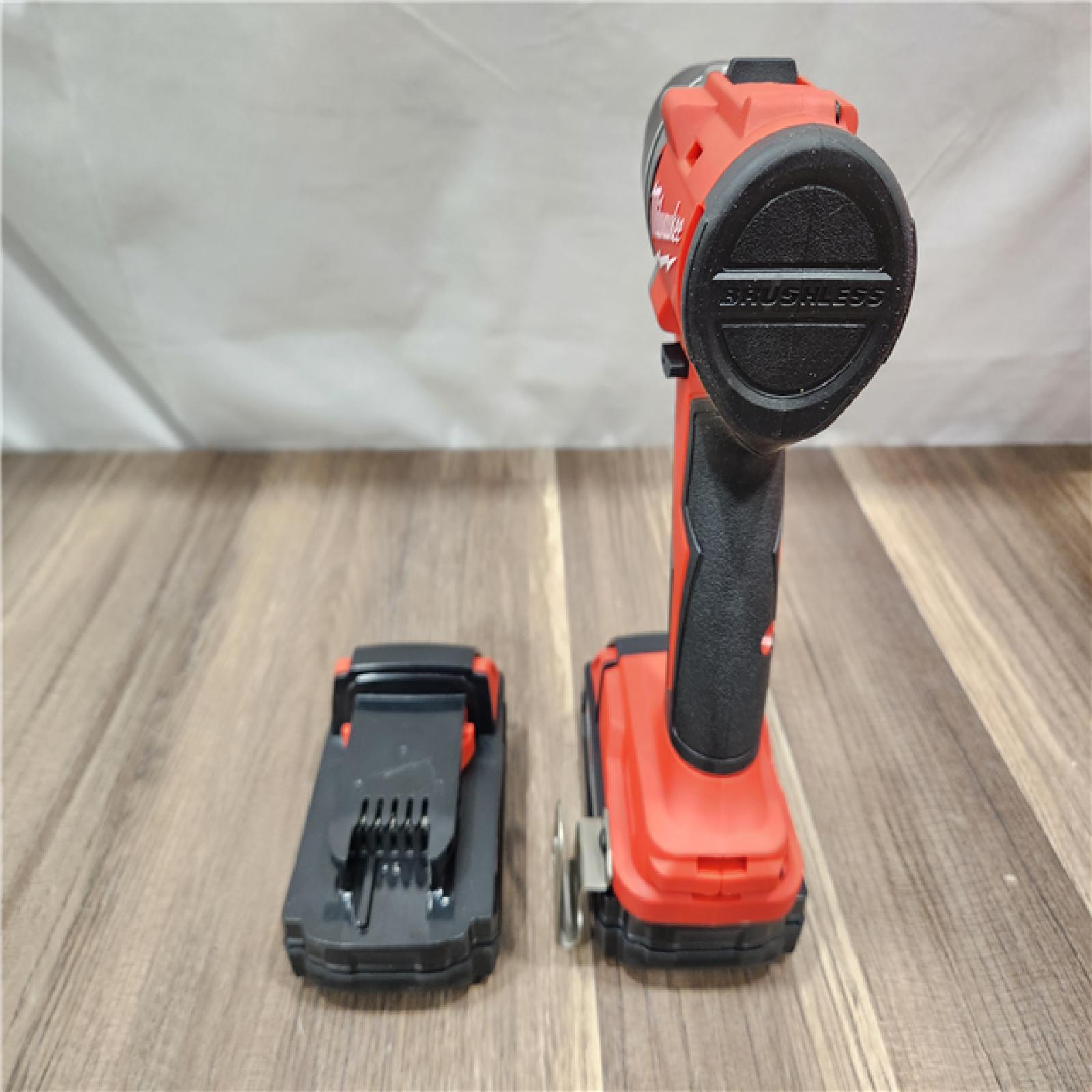 AS-IS- Milwaukee M18 18V Drill/Driver Kit