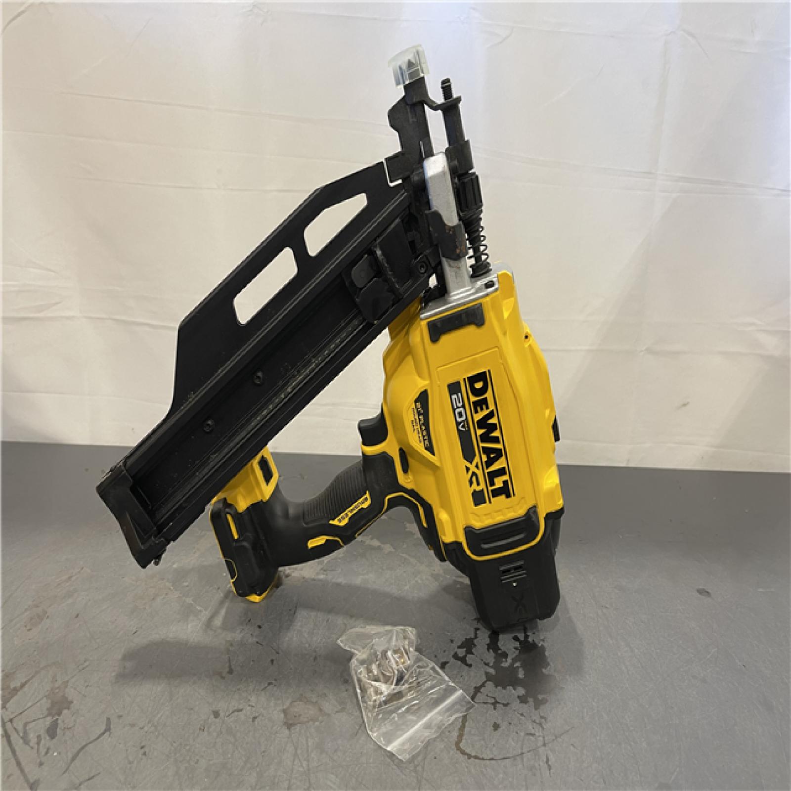 AS-IS - DEWALT 20-Volt 21° Cordless Framing Nailer
