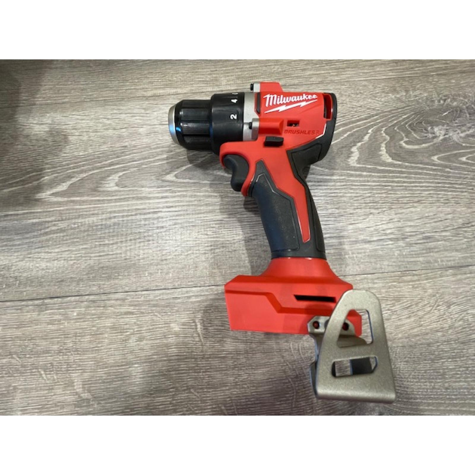 AS-IS Milwaukee 18V Lithium-Ion Brushless Cordless 1/2 in. Compact Drill/Driver Kit