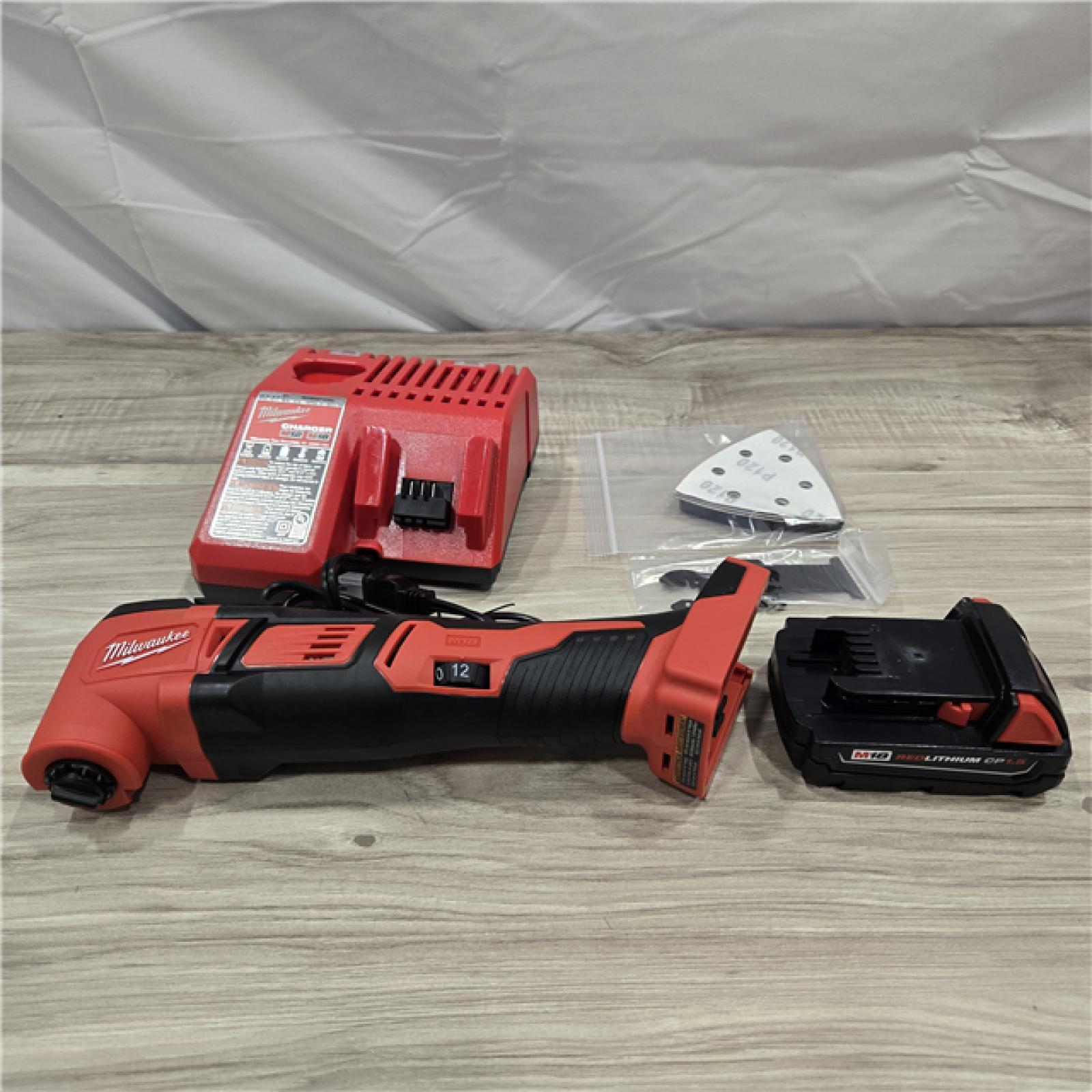 LIKE NEW! - Milwaukee 2626-21 M18 18-Volt Cordless Oscillating Multi-Tool Kit