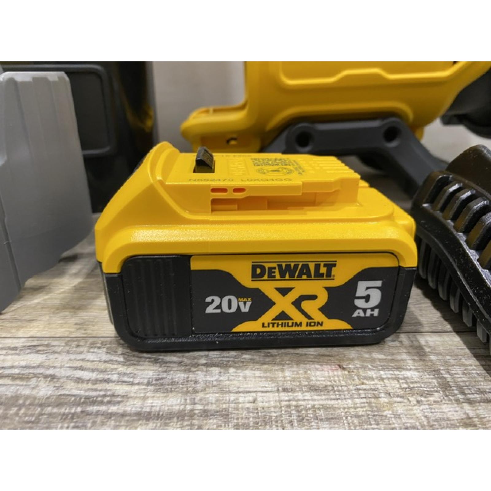 AS-IS DEWALT 20V MAX* XR Brushless Cordless Handheld Blower Kit